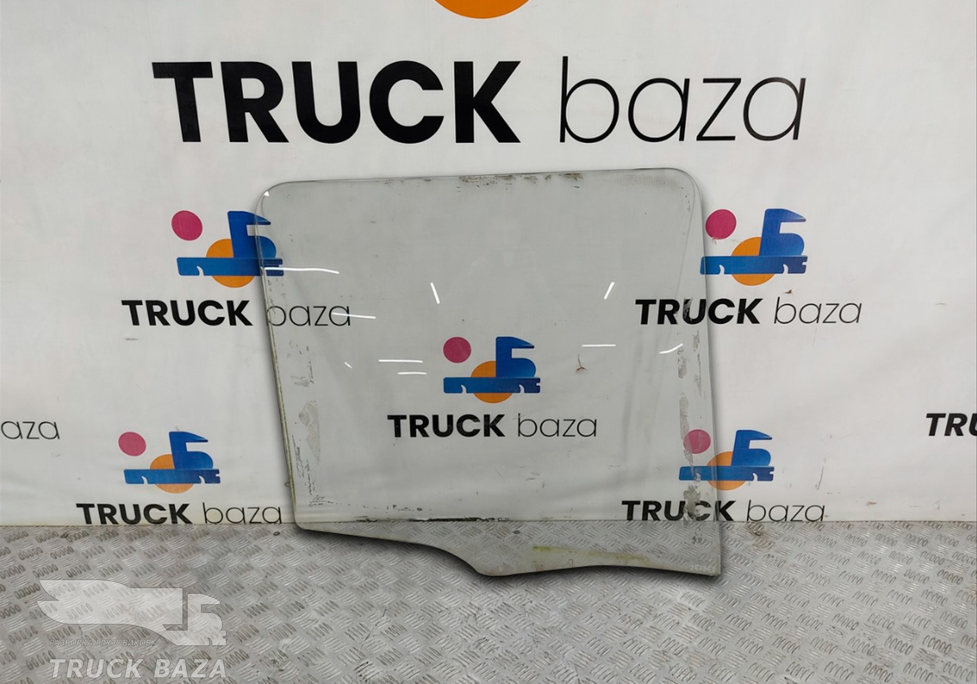 1306260 Стекло двери правой