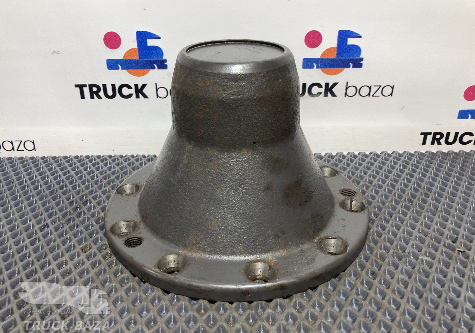 2437692 Крышка ступицы задней