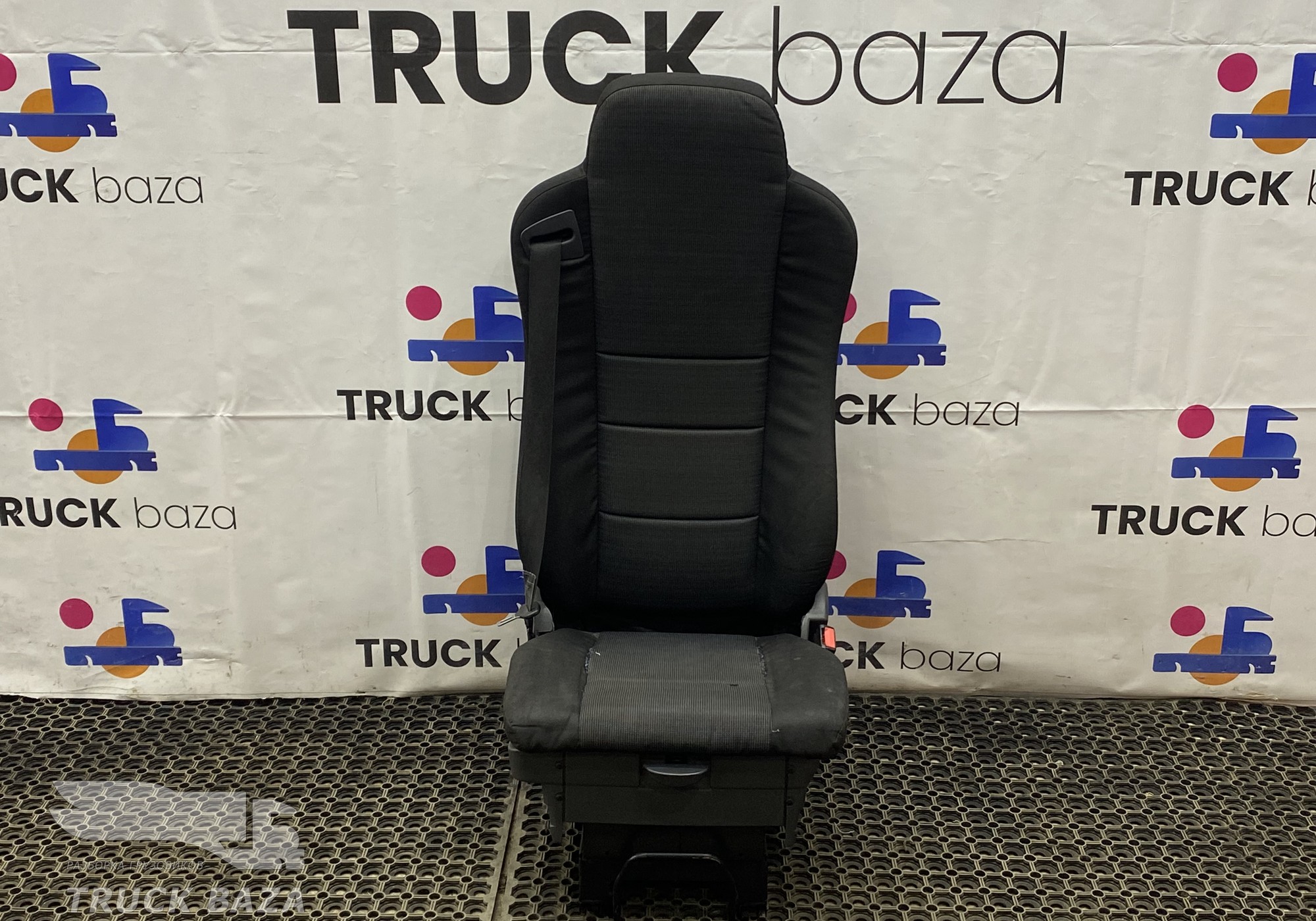 81513001 Сиденье переднее правое для КАМАЗ 5490 (с 2013)