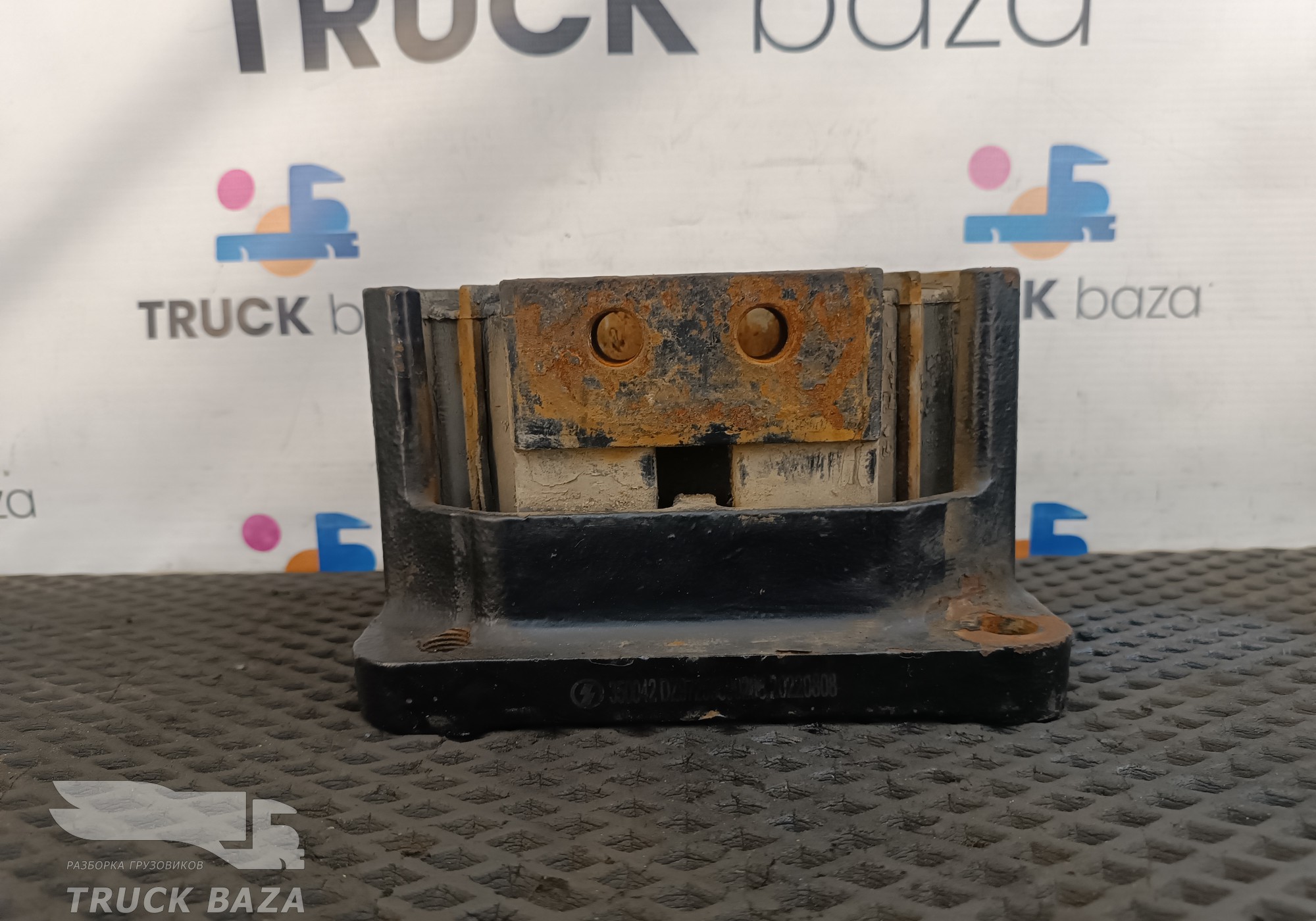 DZ97259590208 Подушка двигателя передняя правая для Shacman X3000 (с 2014)