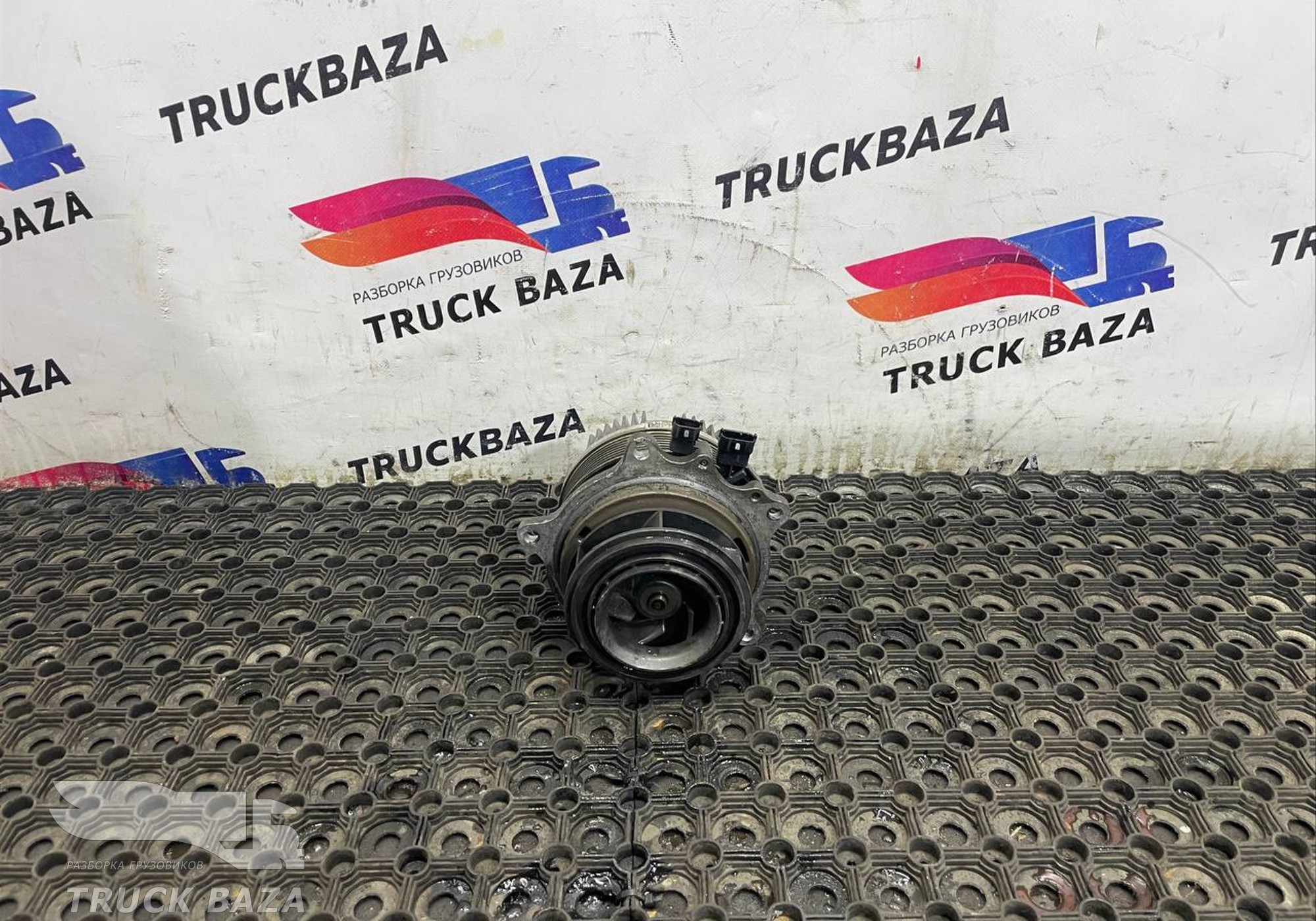 2137204 Насос водяной (помпа) для Daf XF106 (с 2012)