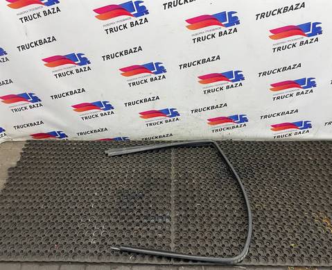 1881920 Уплотнитель стекла двери левой для Daf XF106 (с 2012)