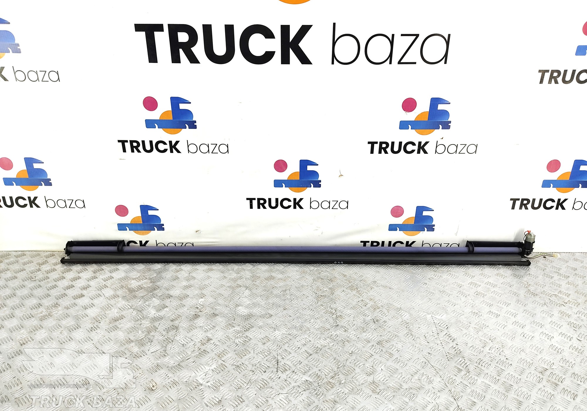 81637036056 Солнцезащитная шторка для Man TGX II (с 2012)