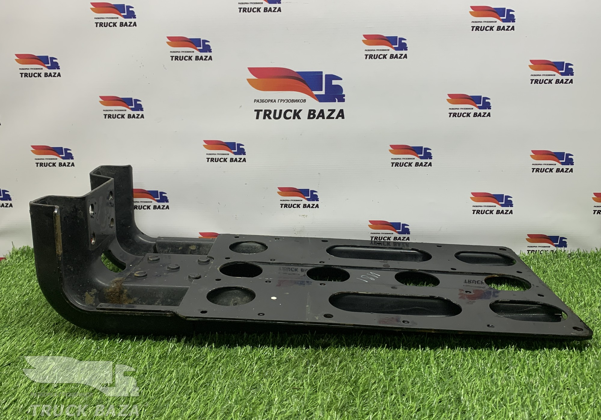 81612435430 Кронштейн крыла переднего