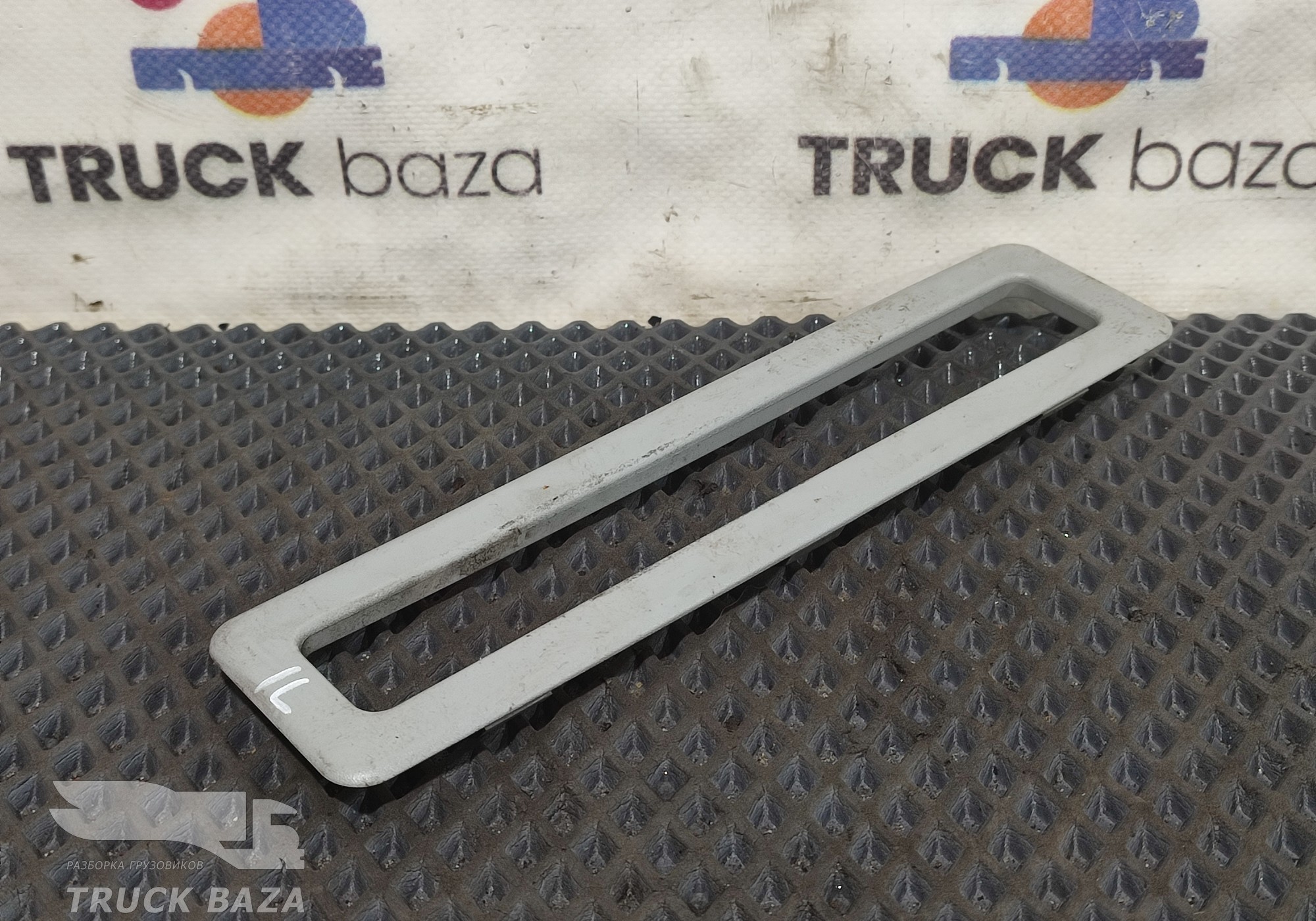 81623050052 Накладка ремня безопасности