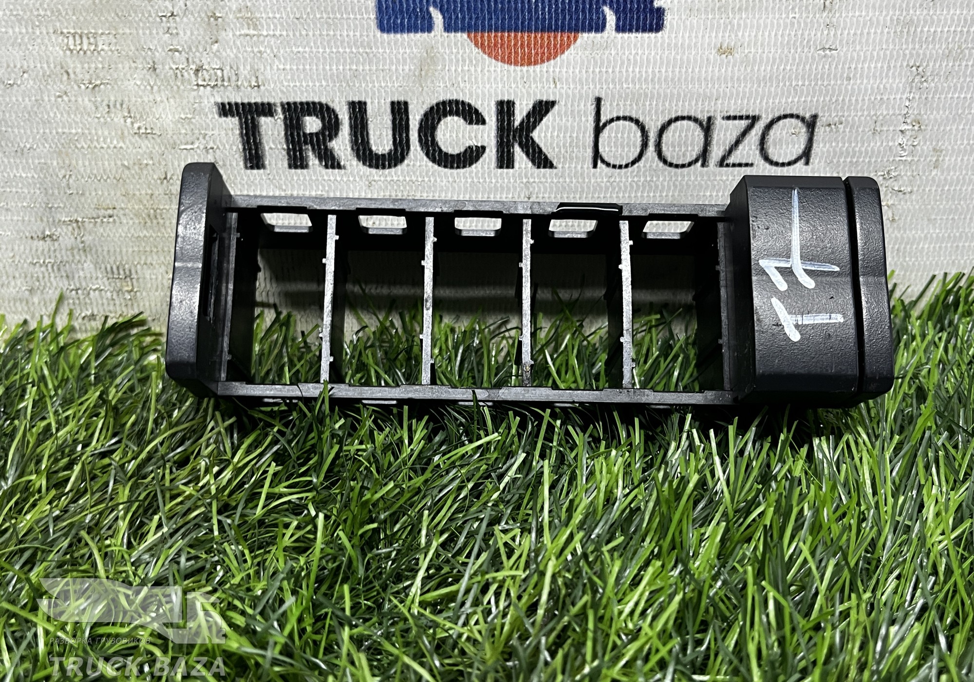 812W255035001 Рамка кнопок для Sinotruk Sitrak C7H