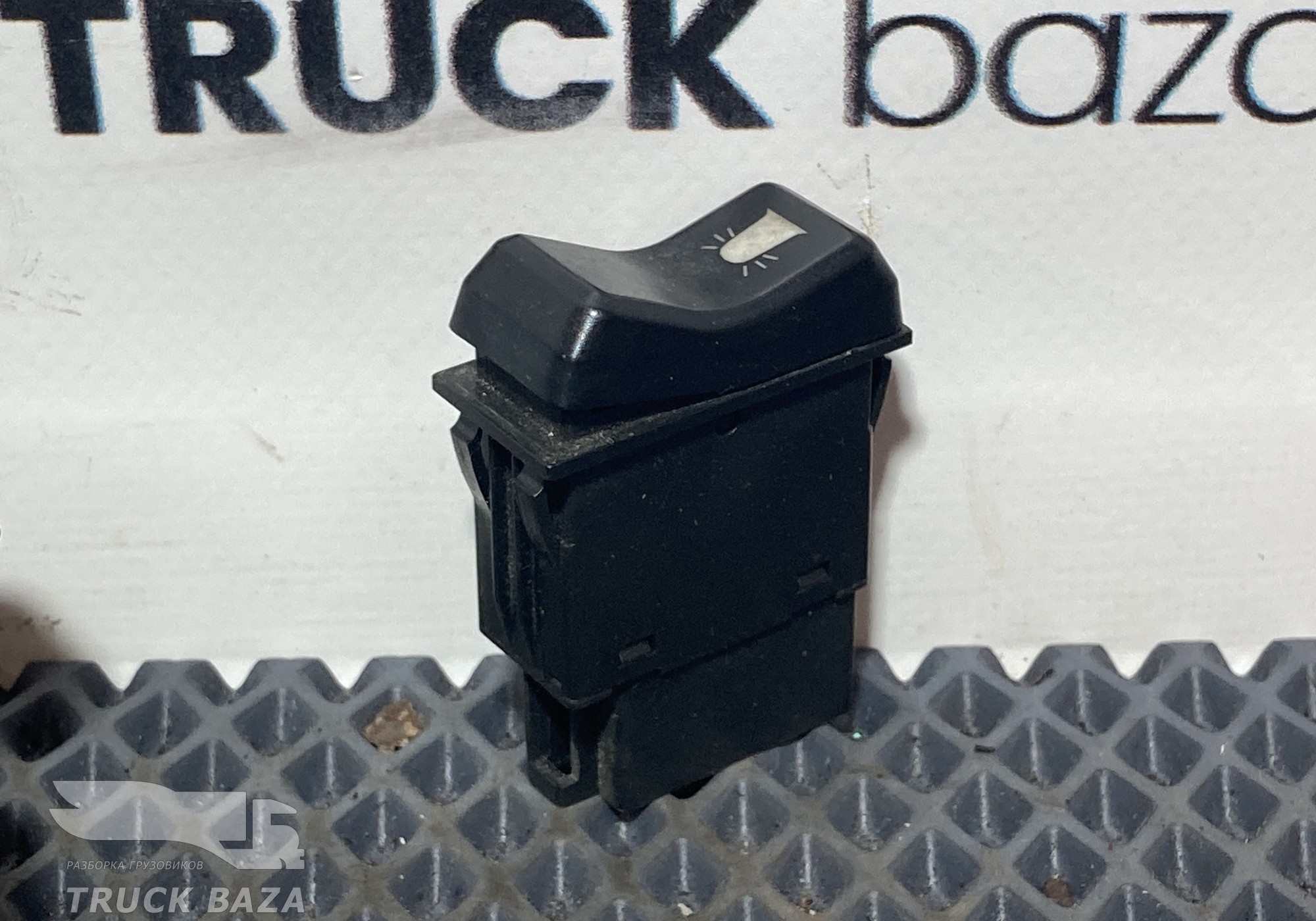 812W255036047 Кнопка включения проблесковых маячков для Sinotruk Sitrak C7H