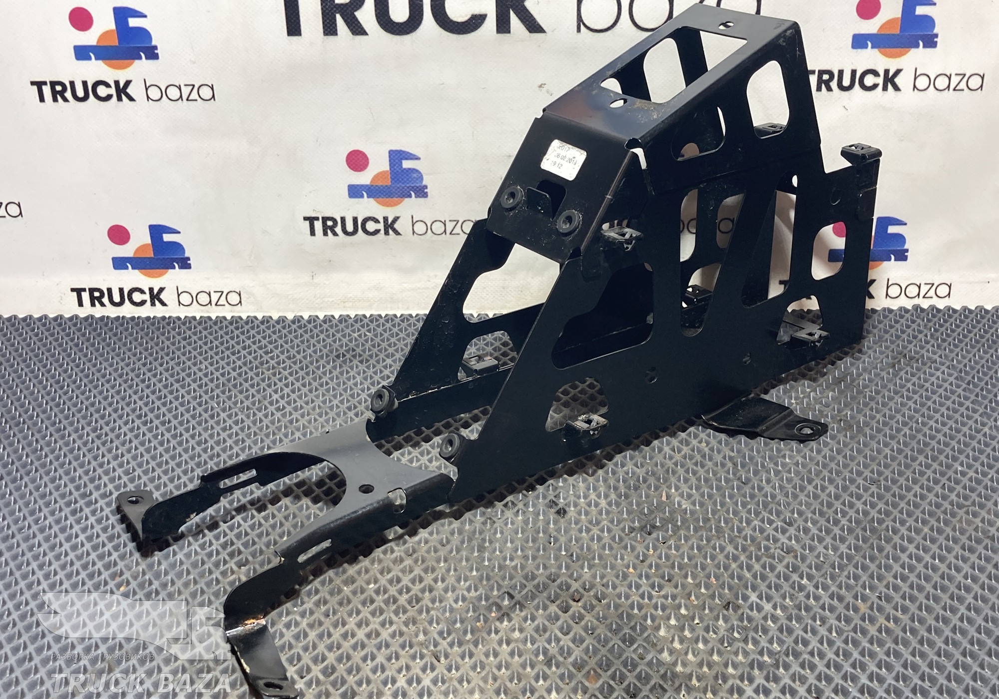 Кронштейн консоли салона для Daf XF105 (с 2005)