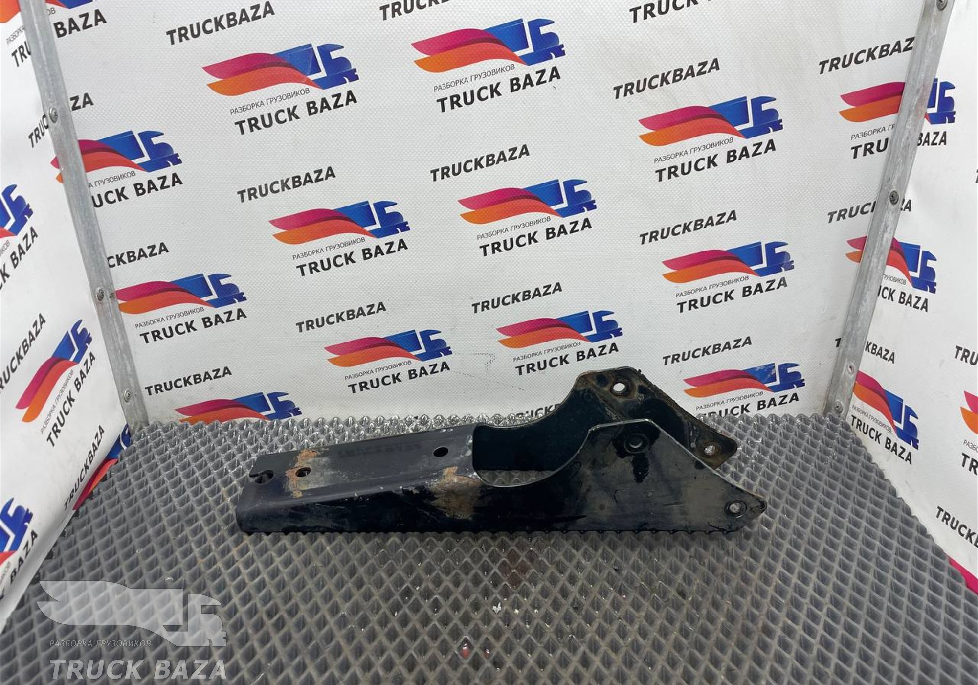 1888560 Кронштейн бака AdBlue для Daf XF106 (с 2012)