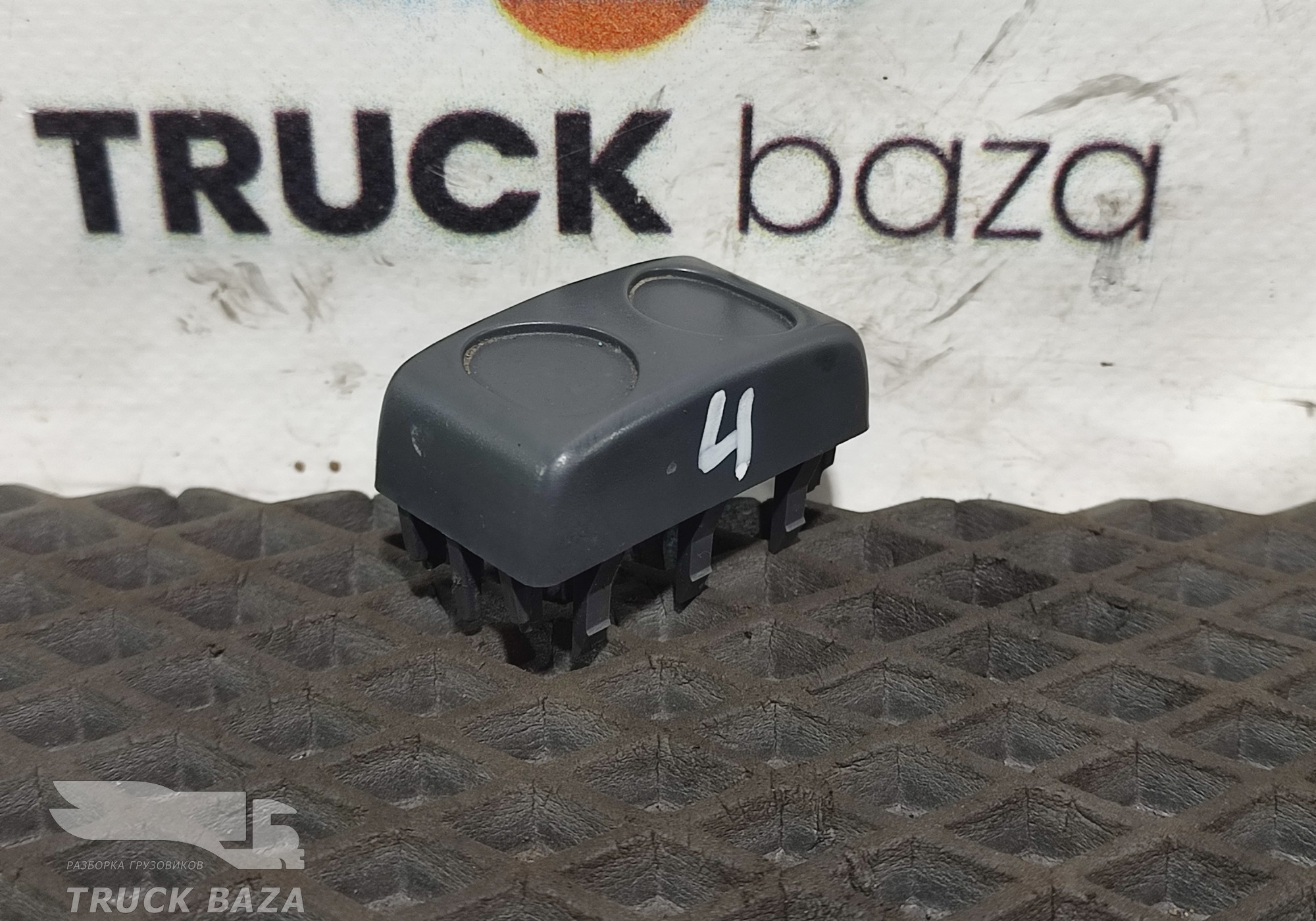 504049357 Заглушка кнопки для Iveco Stralis II Hi-Way (с 2012)