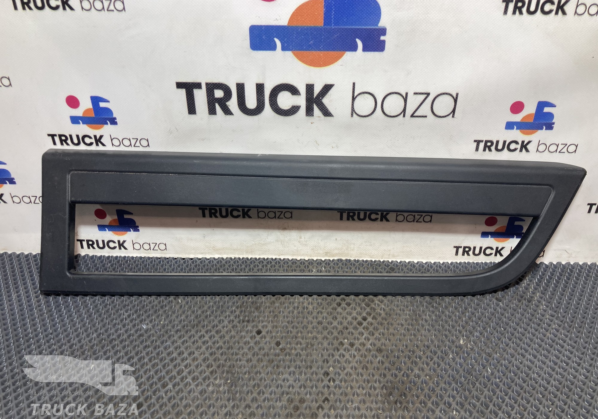 757224005 Накладка торпедо для Mercedes-Benz Actros New Actros MP4 (с 2011)