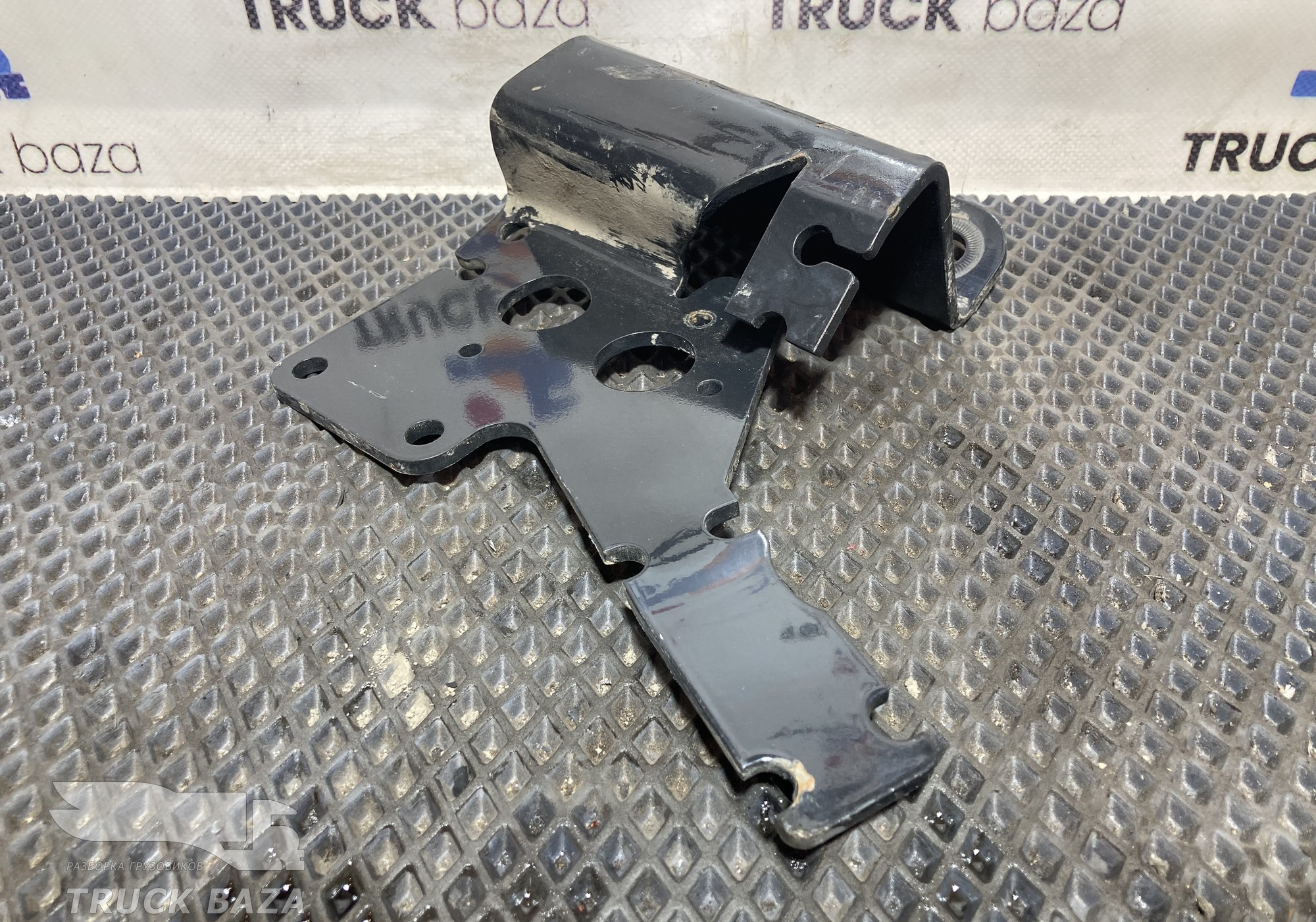 81517150436 Кронштейн проводки