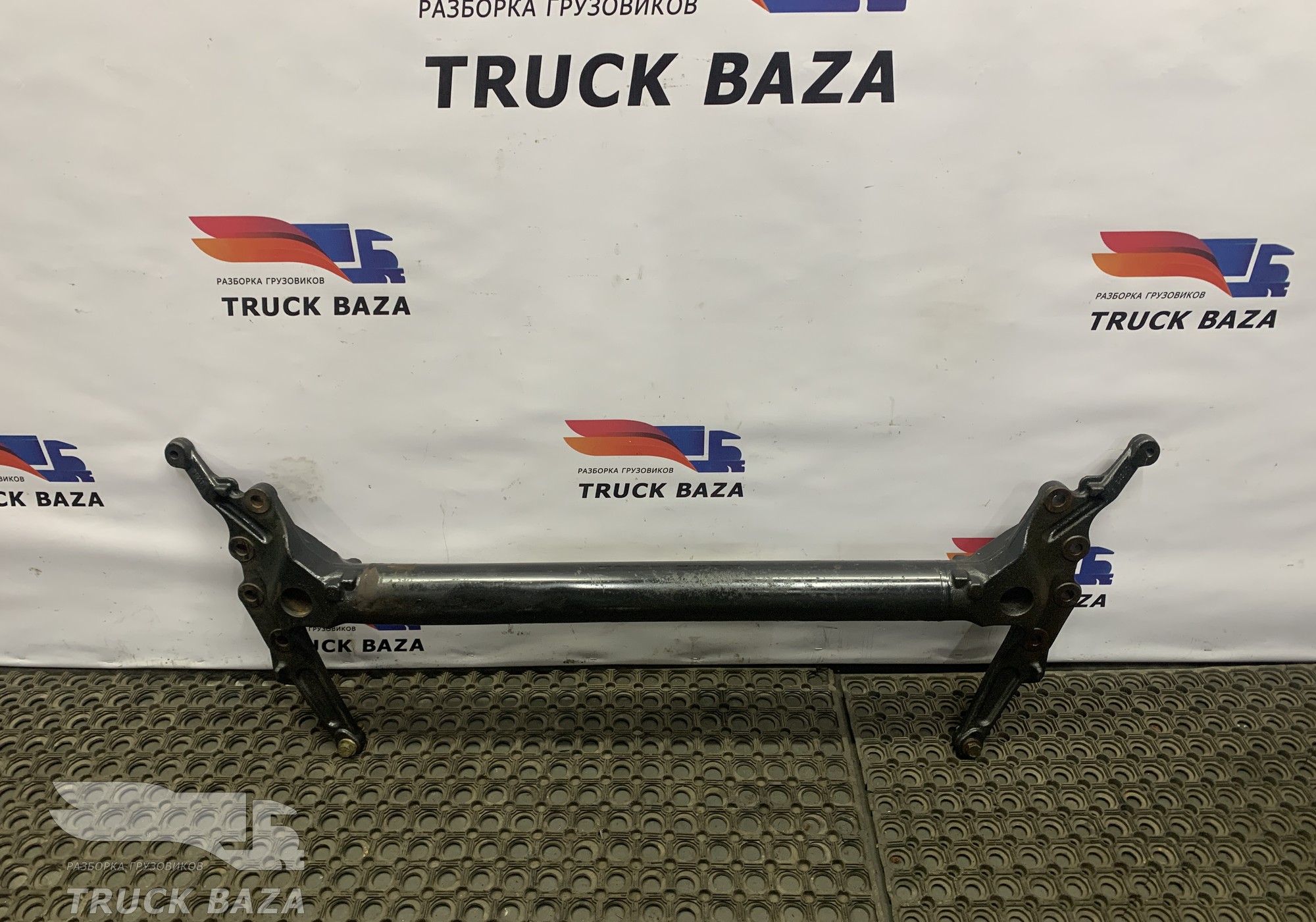 81412805588 Траверса рамы передняя