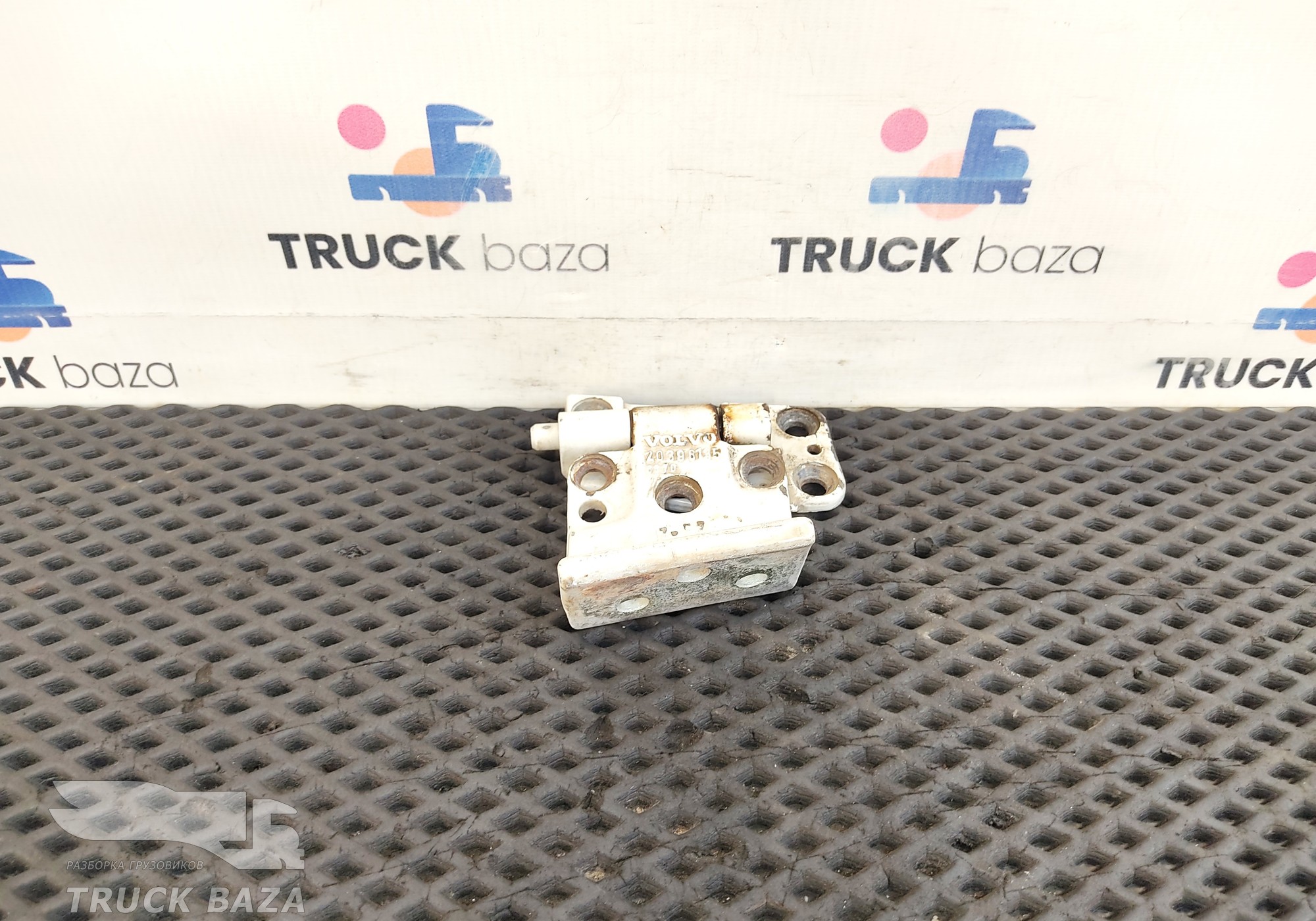 20398135 Петля двери передней левой верхняя для Volvo