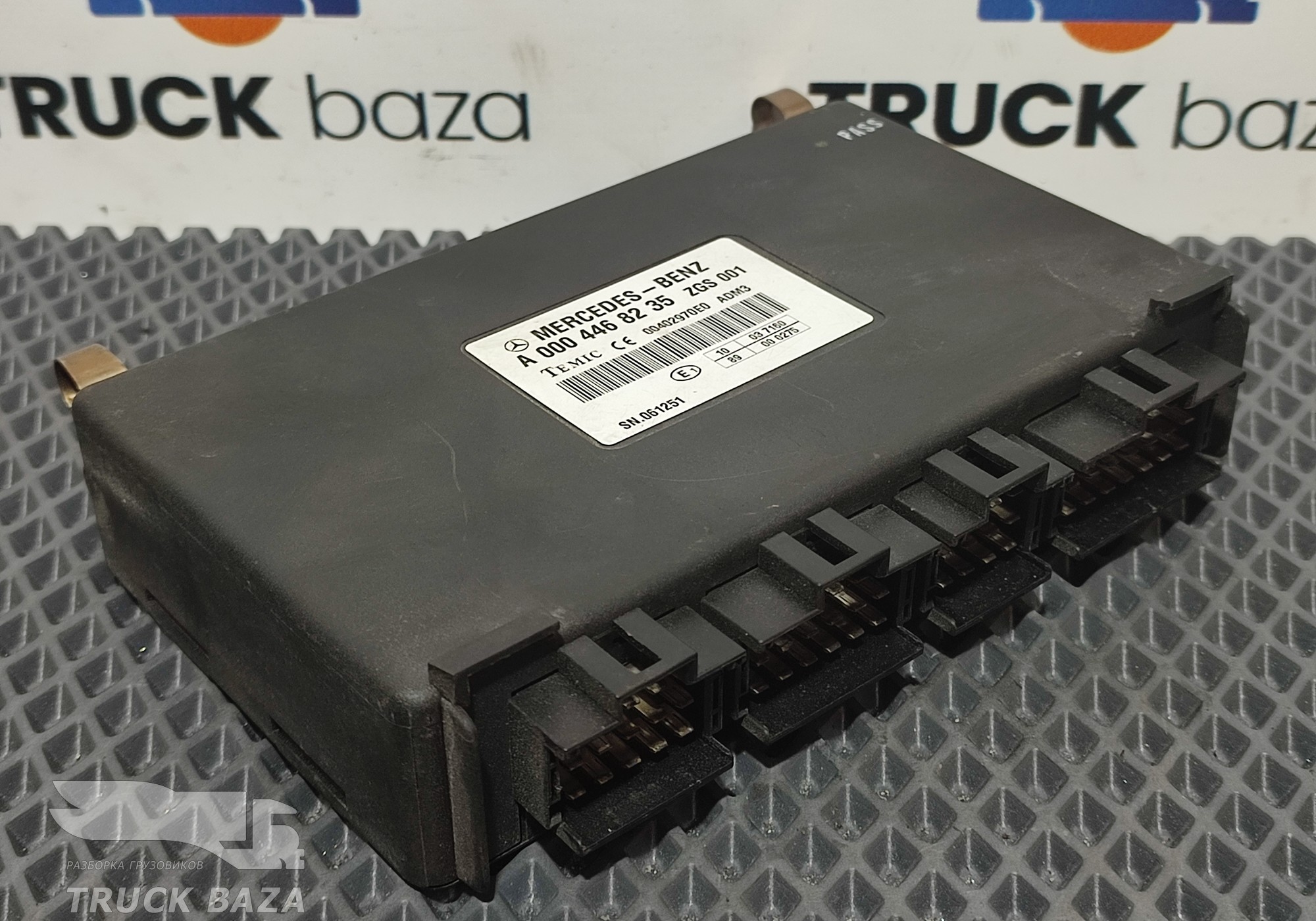 0004468235 Блок управления двигателем