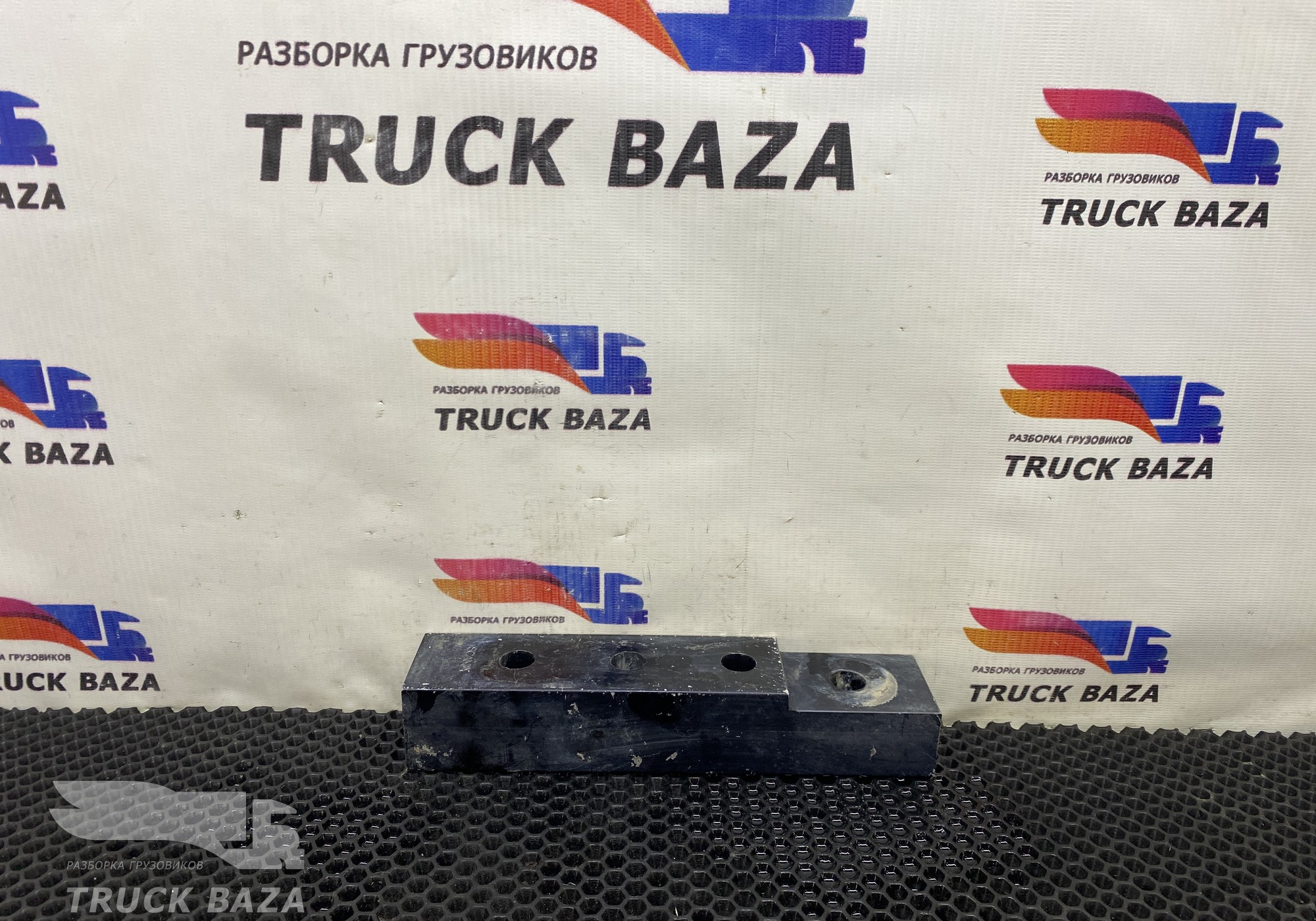 1898467 Проставка топливного бака для Scania