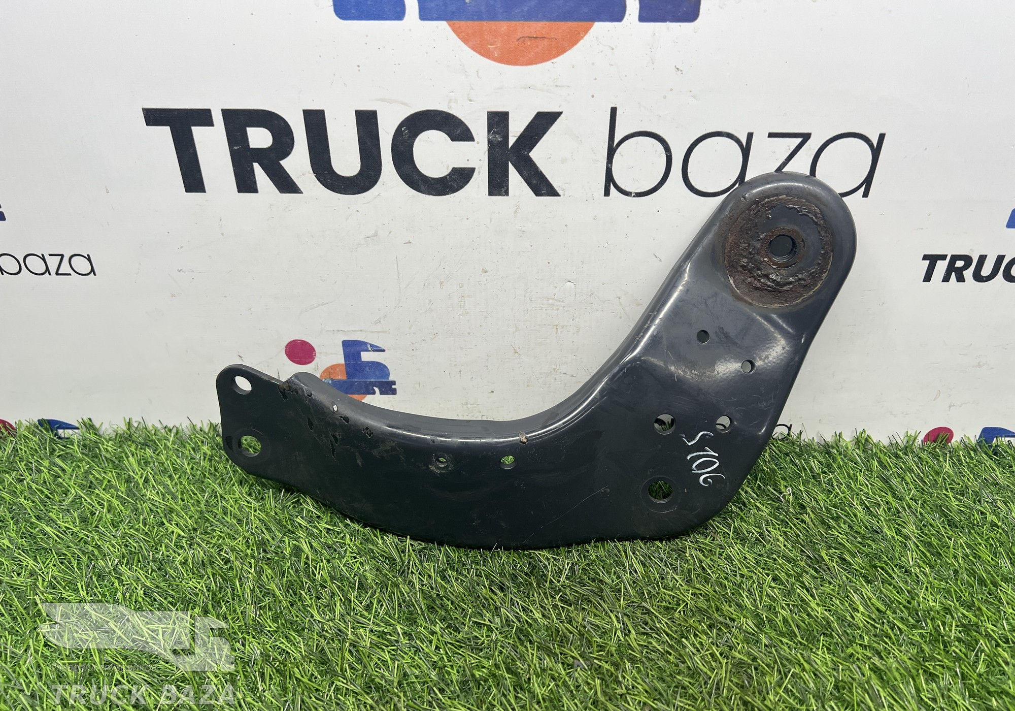 1496088 Кронштейн подвески кабины правый