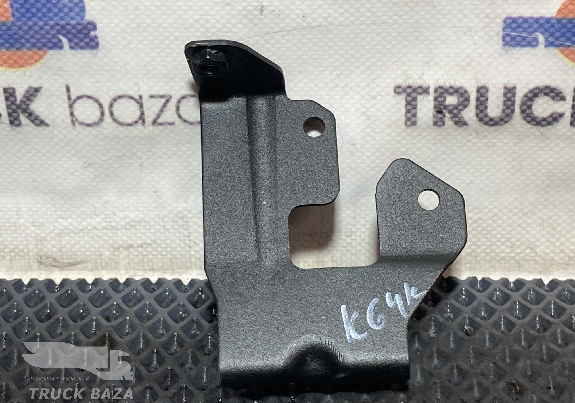 9676801114 Кронштейн магнитолы для КАМАЗ 5490 (с 2013)