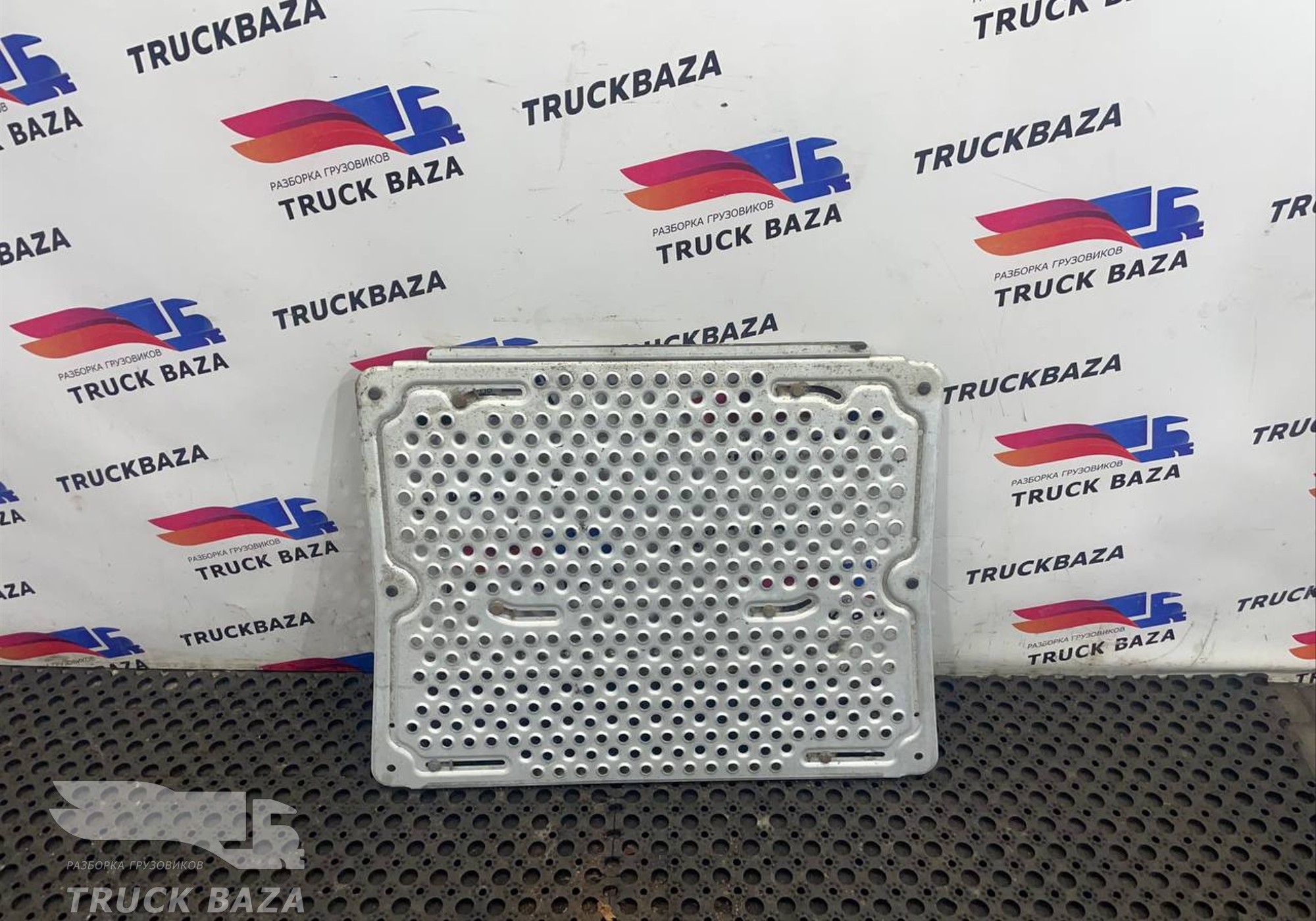 1379415 Трап на раму центральный для Daf XF105 (с 2005)