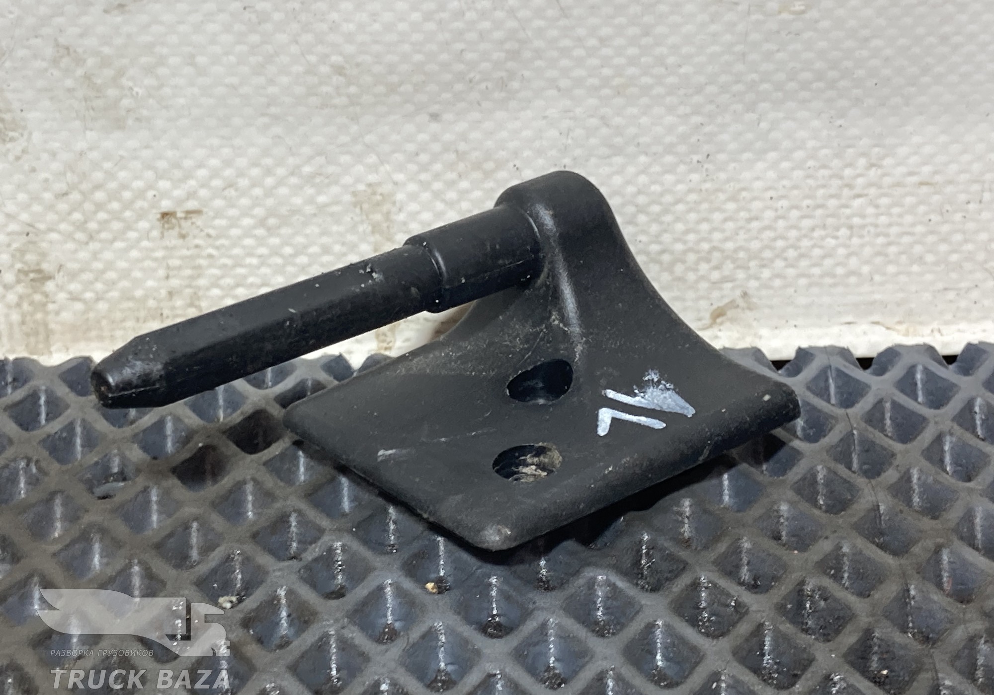 A97381020108081 Кронштейн солнцезащитного козырька левый