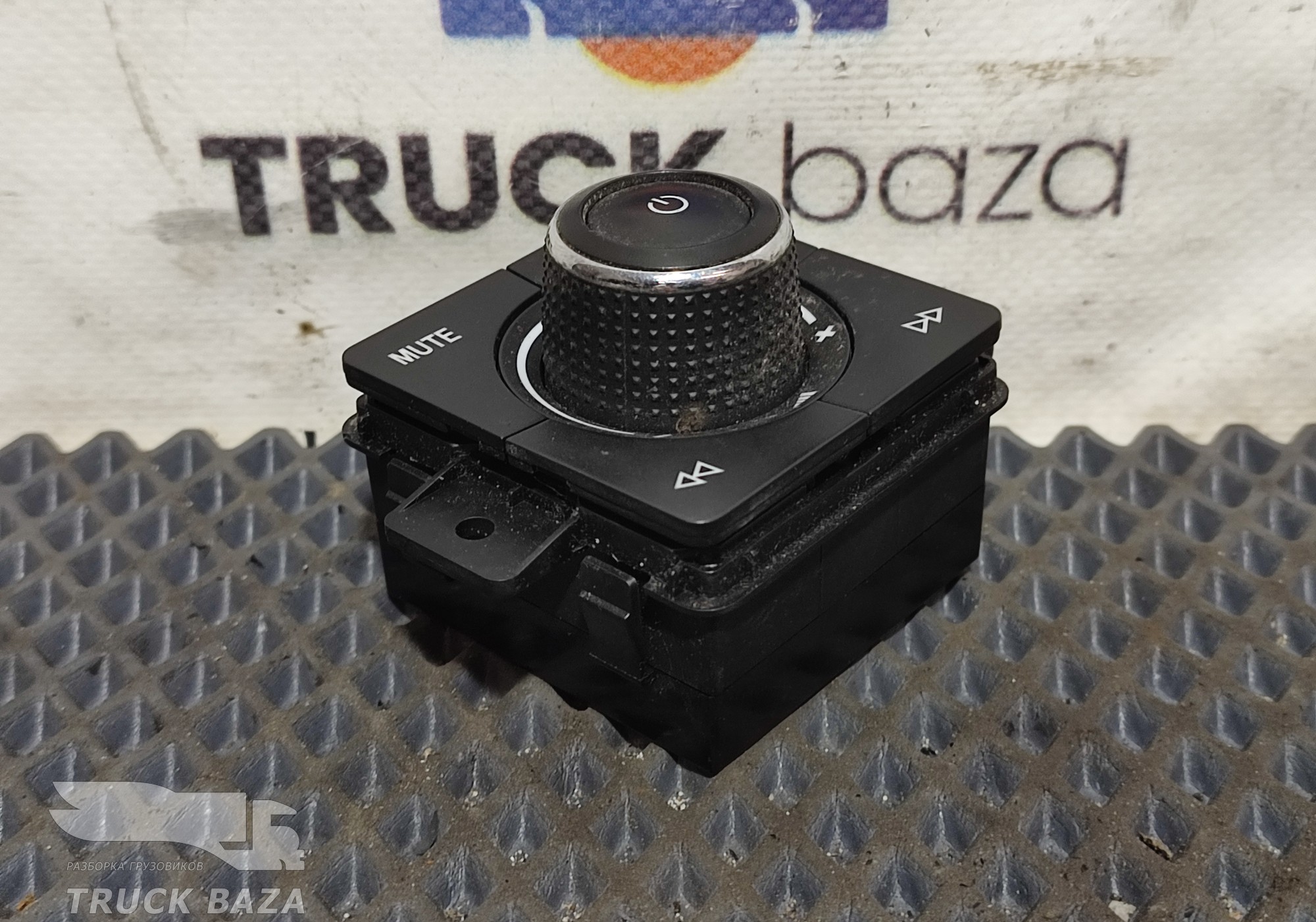 549014016041 Пульт мультимедиа для КАМАЗ 54901