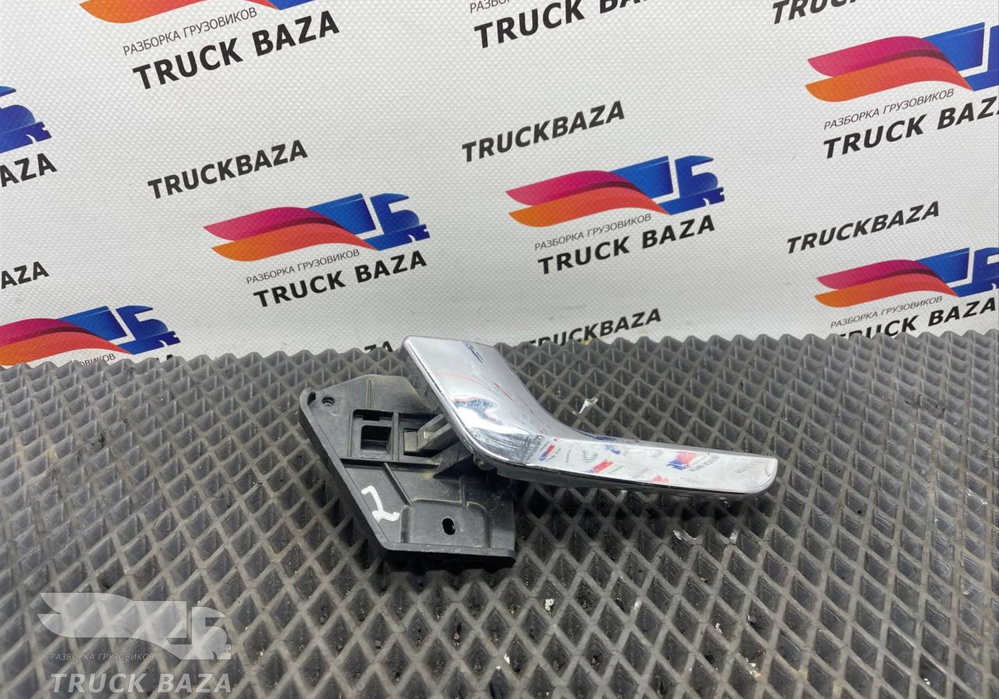 DZ14251340033 Ручка двери внутренняя левая для Shacman X3000 (с 2014)