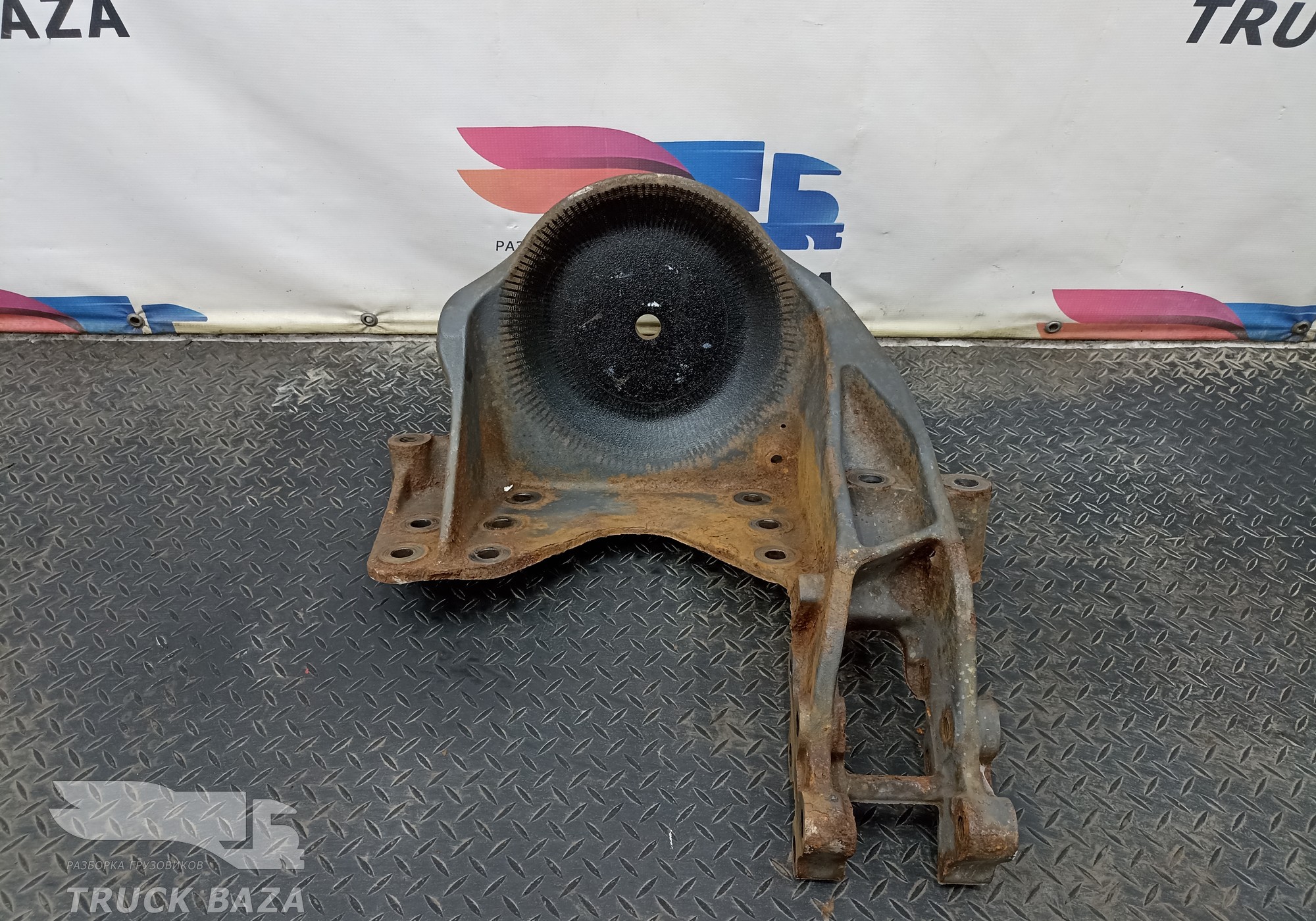 9423270241 Кронштейн пневмоподушки передний левый для Mercedes-Benz Axor II (с 2004 по 2010)