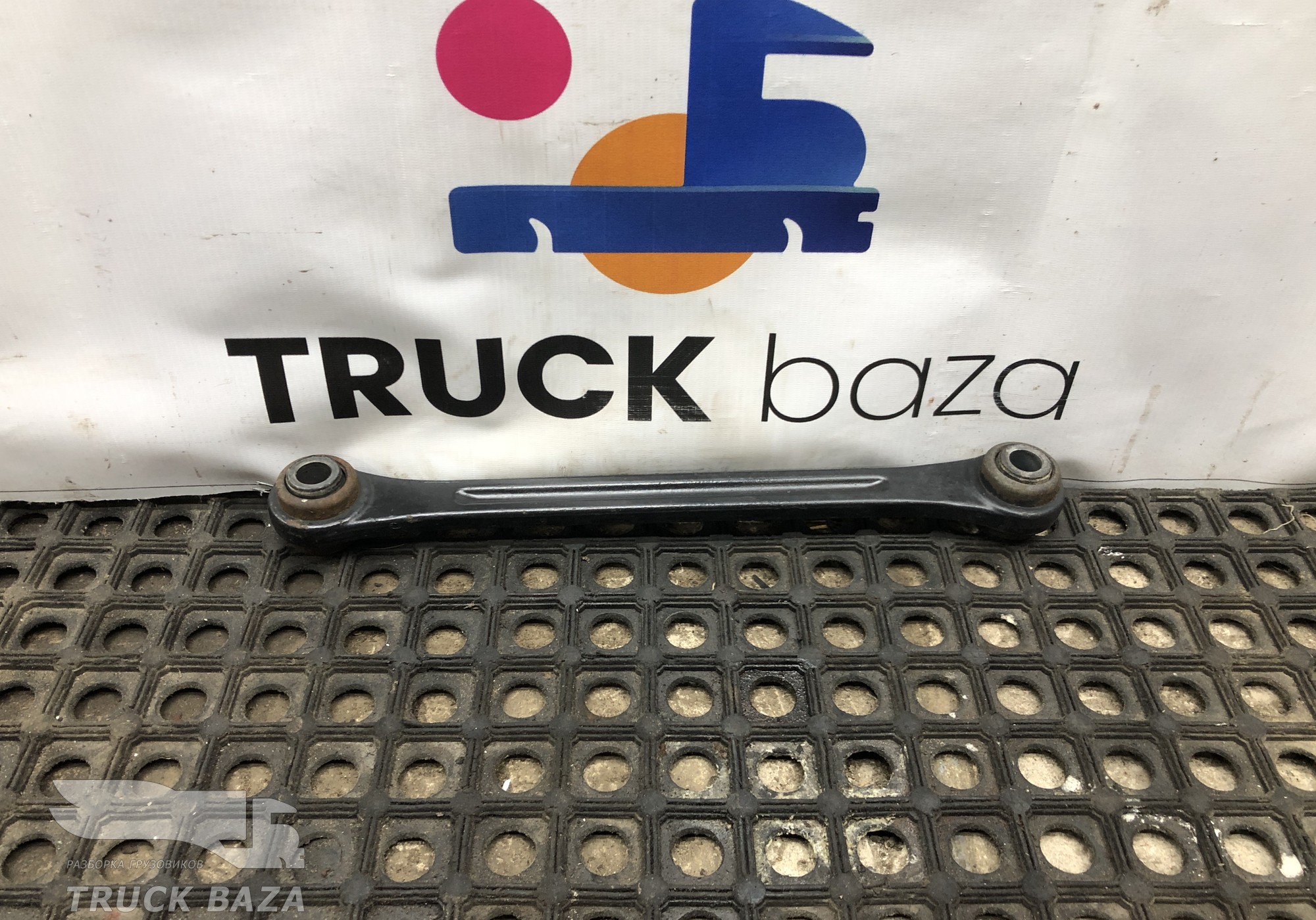 81437186822 Стойка переднего стабилизатора