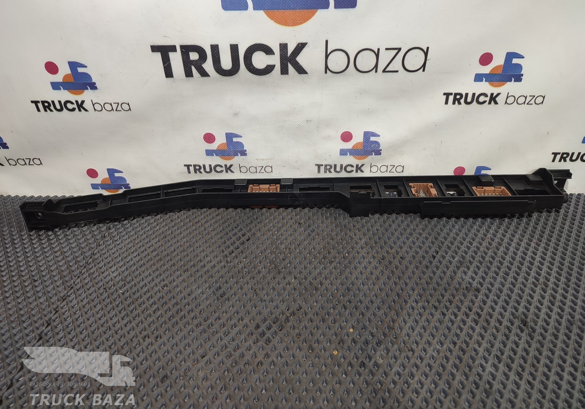 81617016319 Кронштейн панели приборов задний