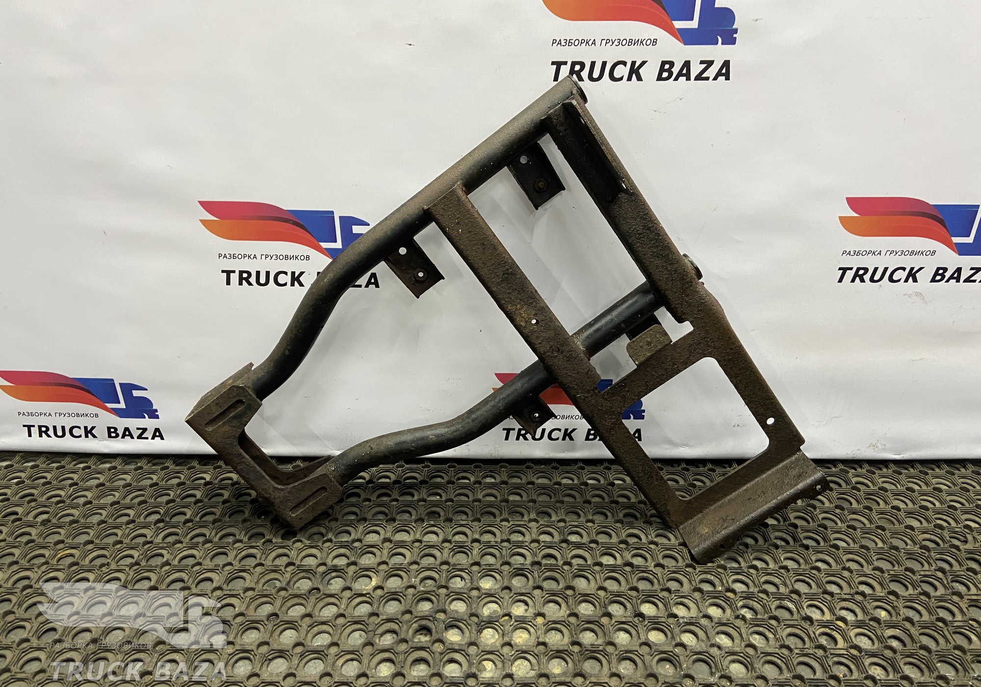 5490840315040 Кронштейн крыла передний правый для КАМАЗ 5490 (с 2013)