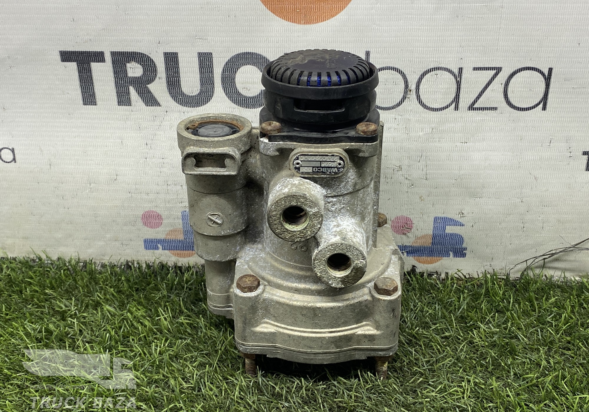 9730090100 Кран управления тормозами прицепа