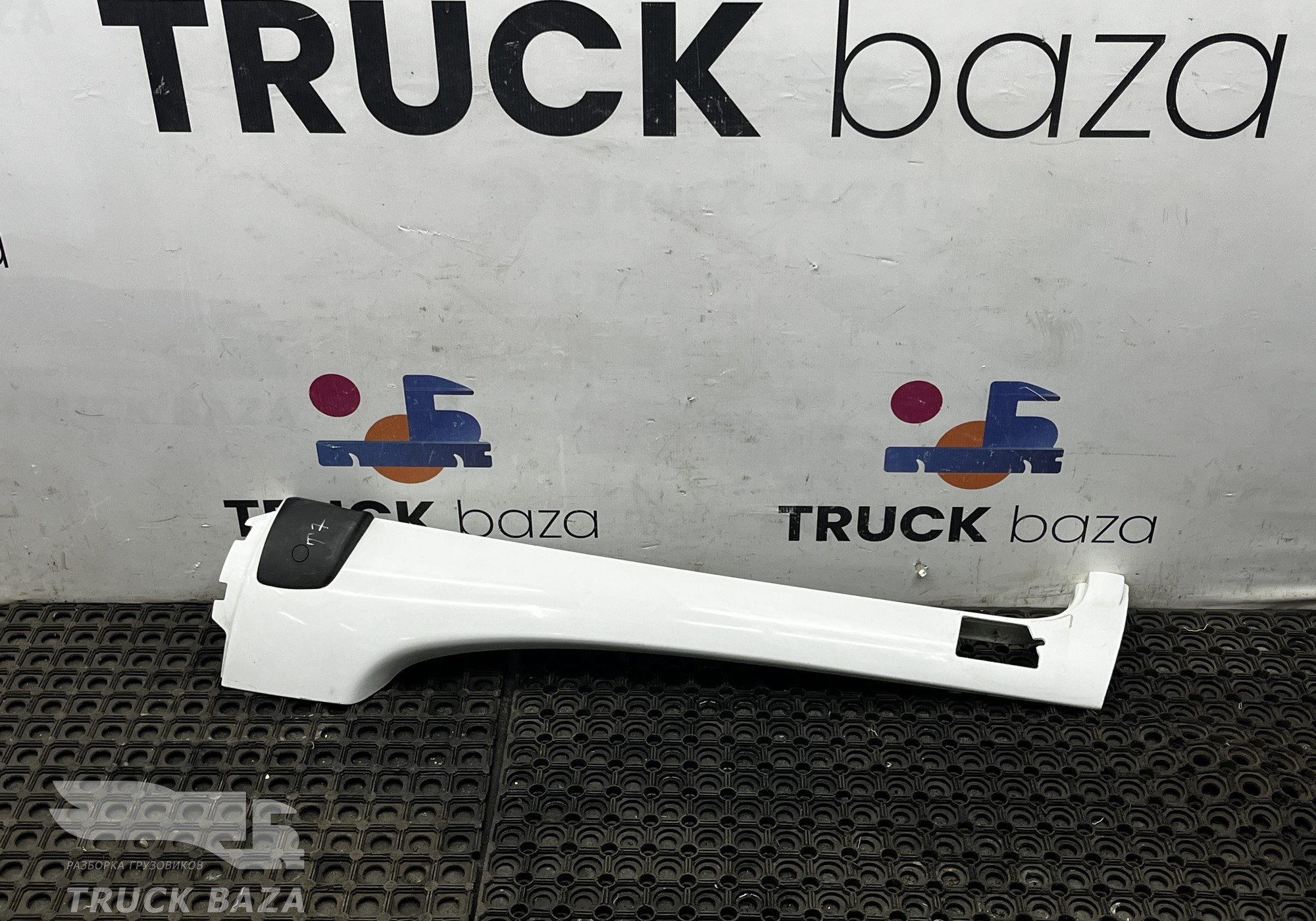 812W624100140 Накладка стойки кабины правая для Sinotruk Sitrak C7H