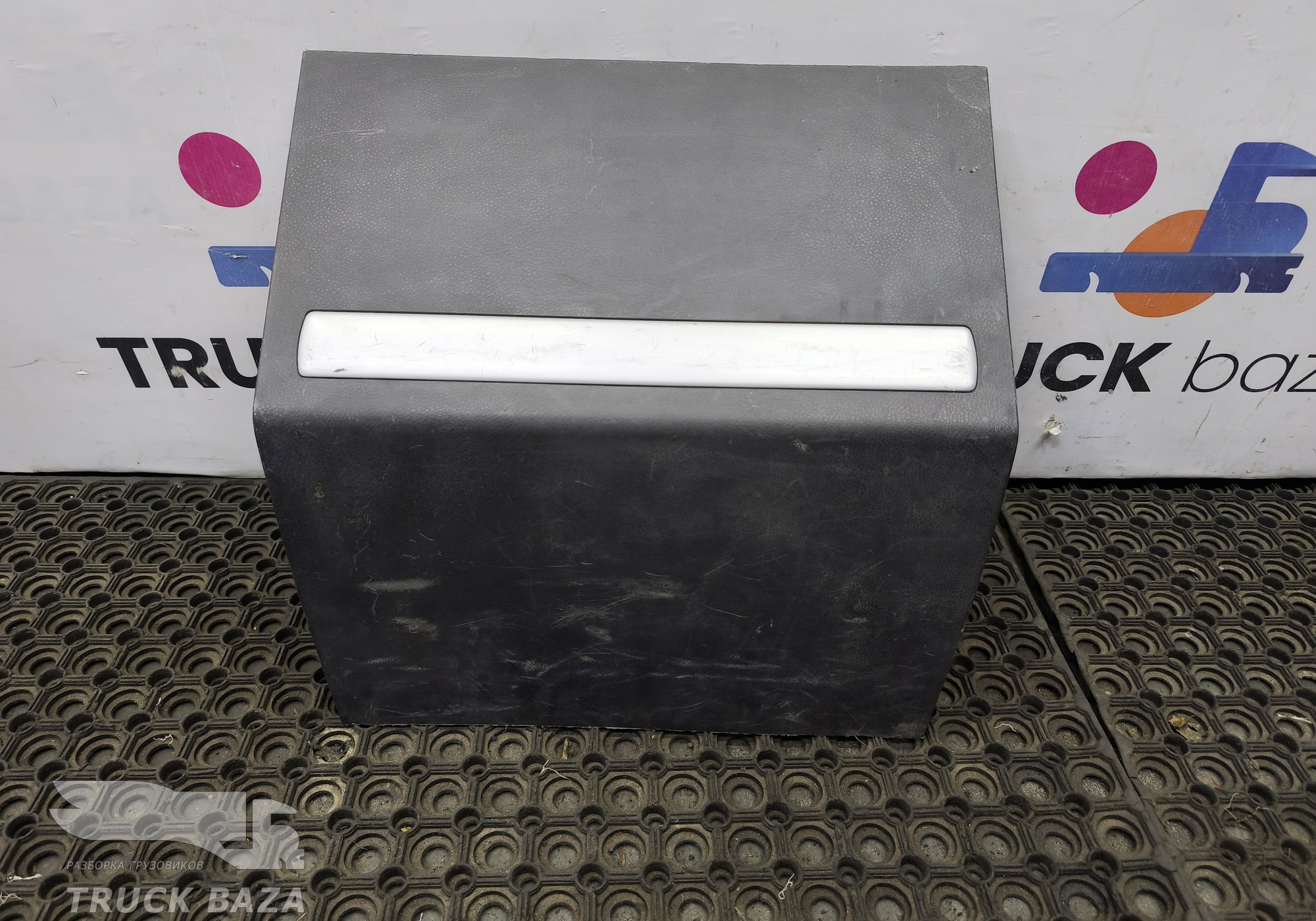 DZ13241162800 Крышка предохранителей для Shacman F3000 (с 2009)