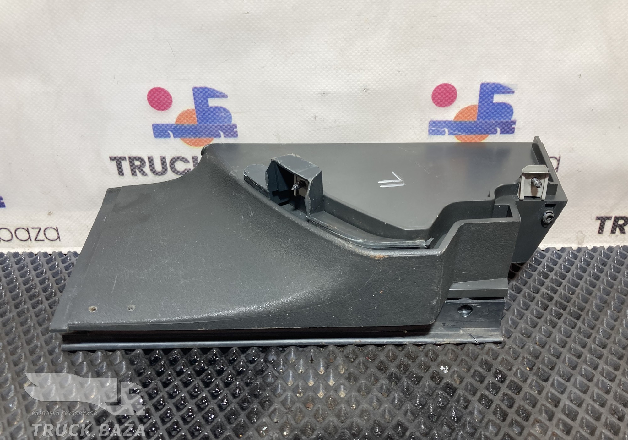81639030253 Накладка верхней консоли левая для Man TGS II (с 2012)