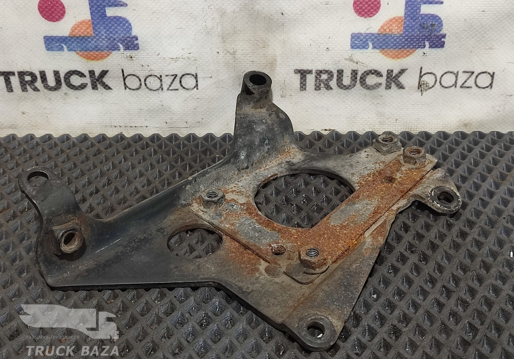 1743910 Кронштейн топливного фильтра