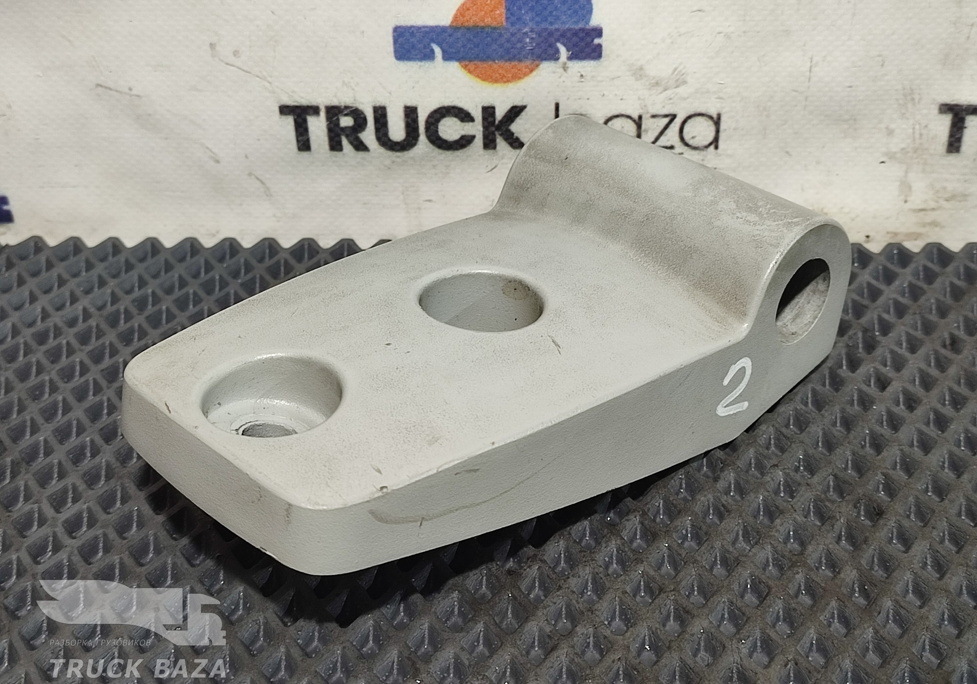 1788325 Петля нижнего спальника