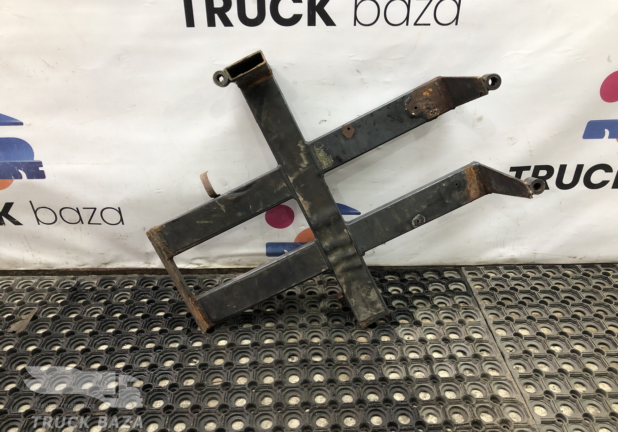 1477484 Кронштейн ящика АКБ для Scania