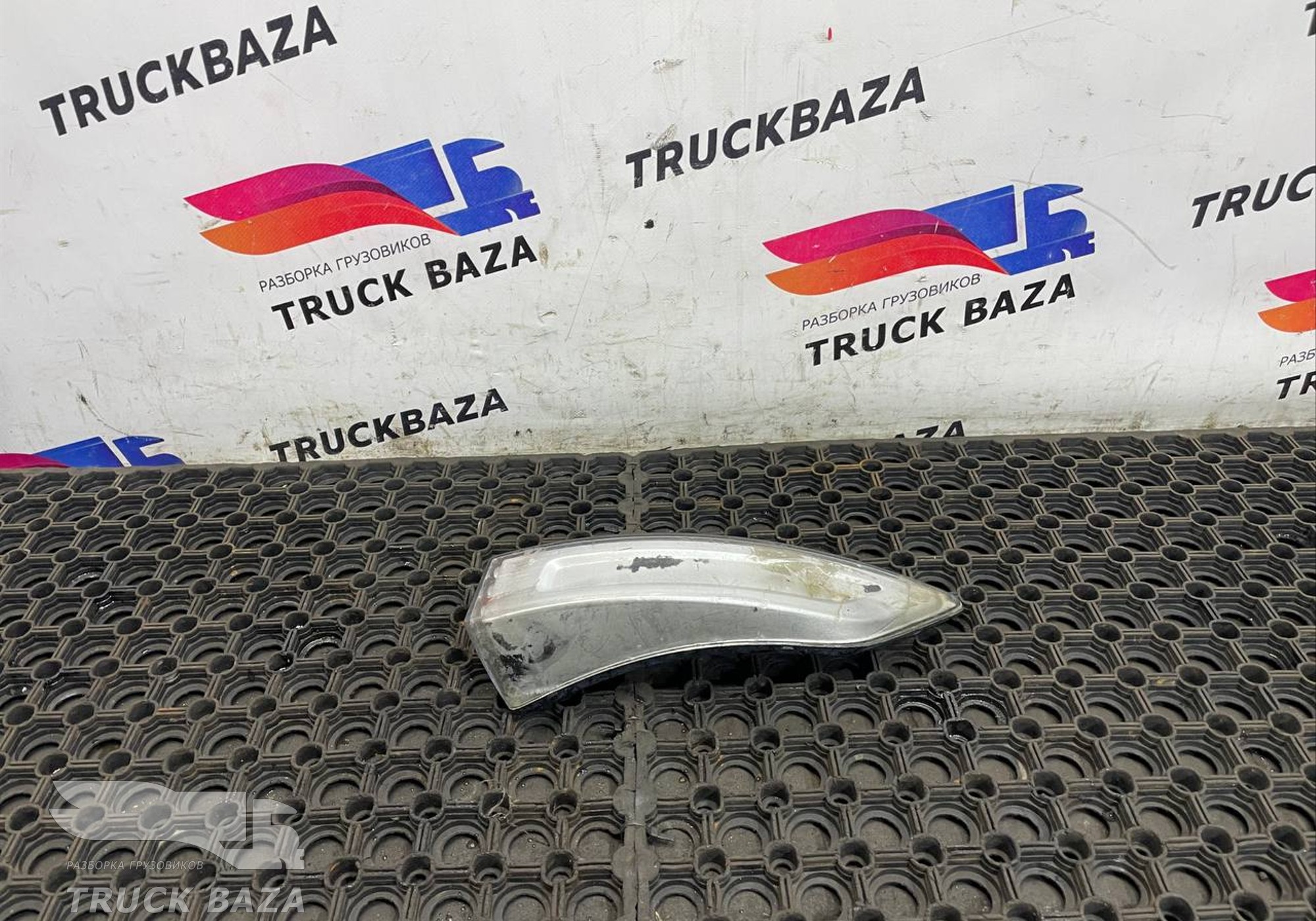 82151157 Указатель поворота левый для Volvo