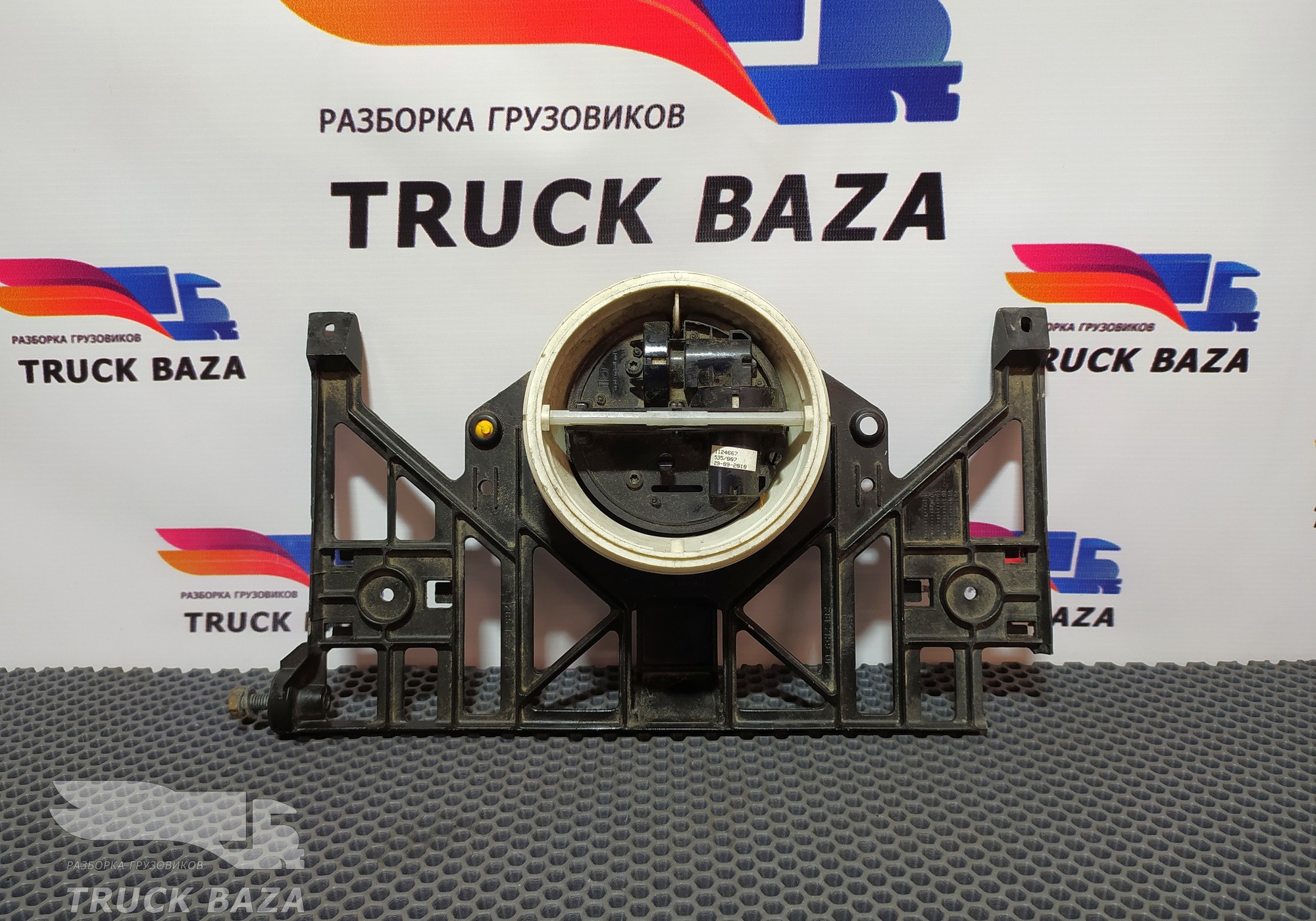 1396530 Кронштейн зеркала правого для Scania 5-series G (с 2004 по 2016)
