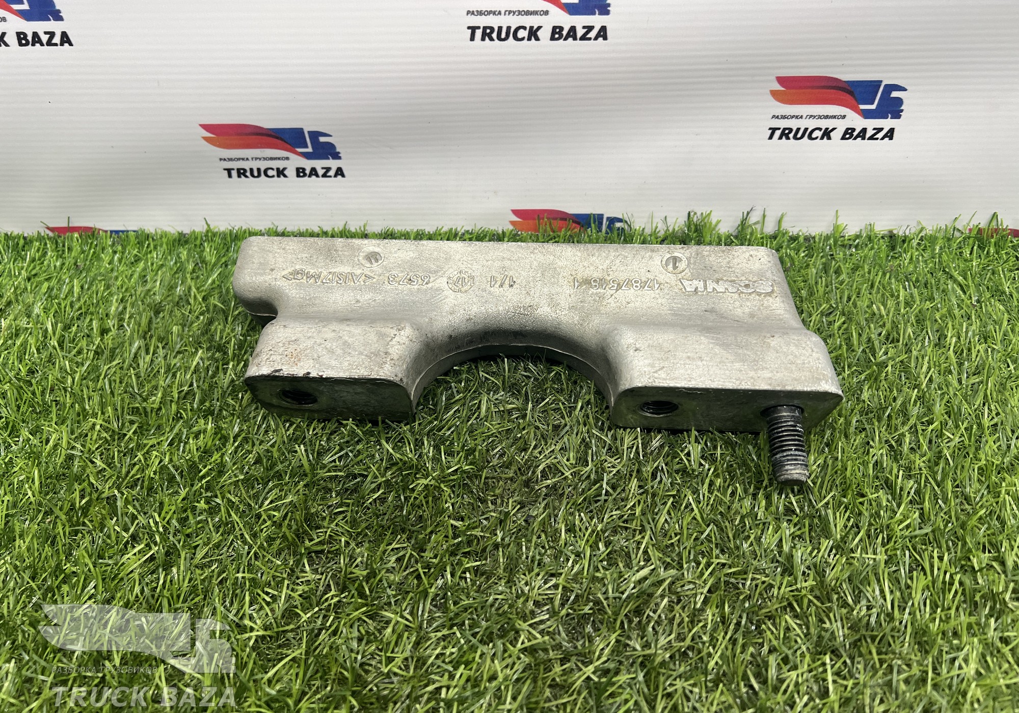 1787518 Кронштейн топливного бака