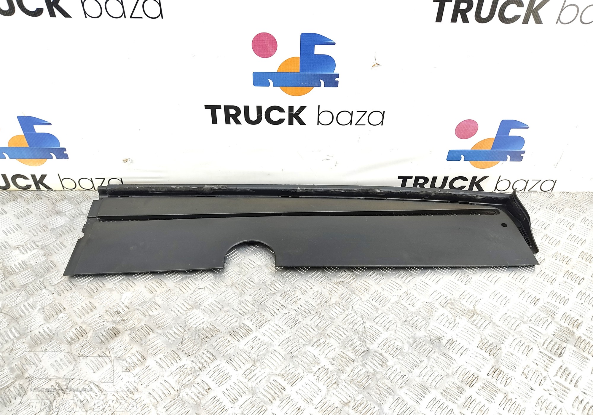 81624300097 Накладка шторки левая