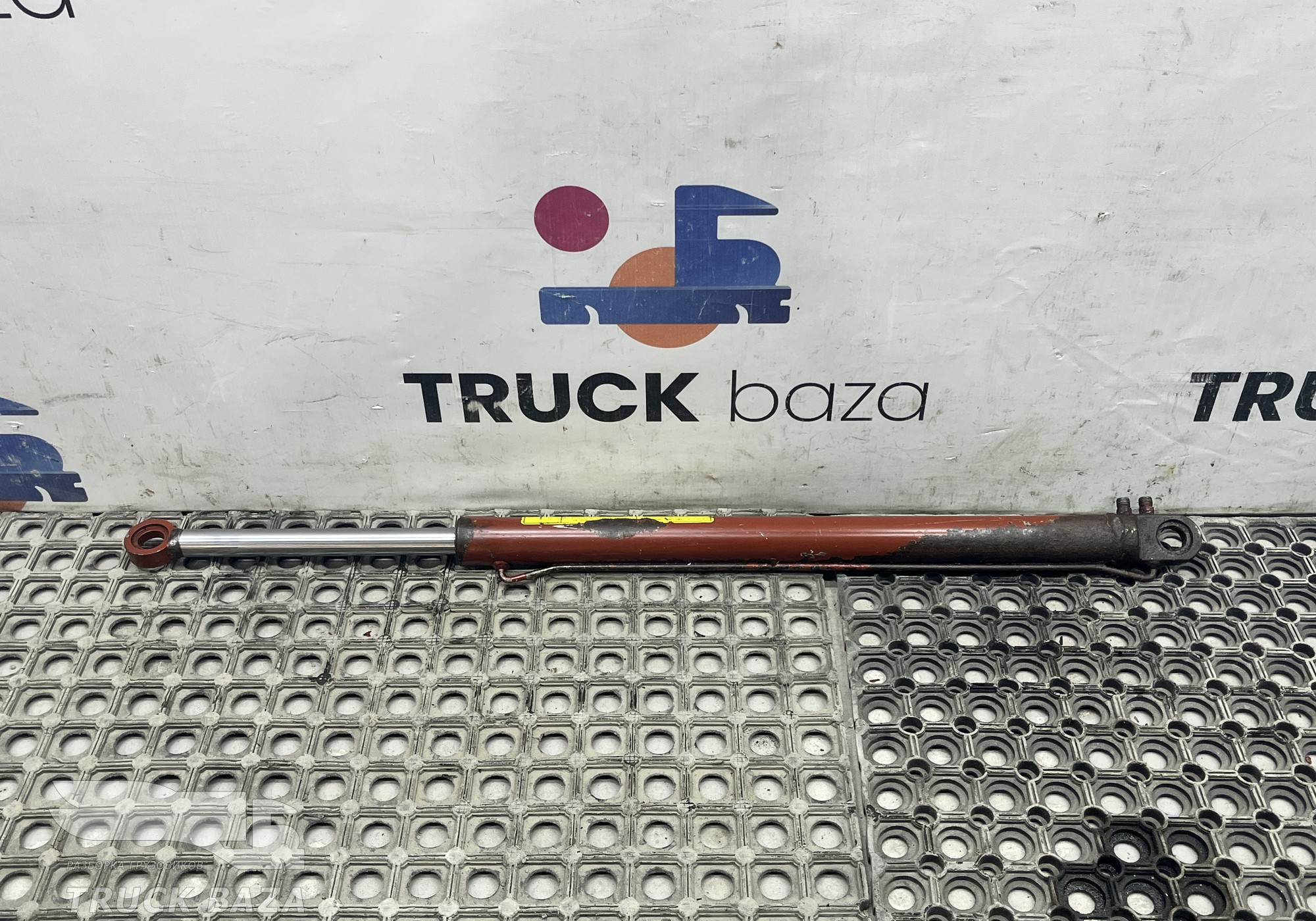 98427951 Цилиндр подъема кабины