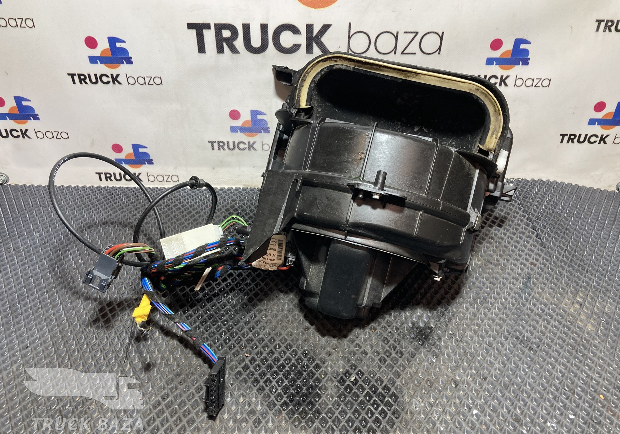 52404139 Моторчик отопителя