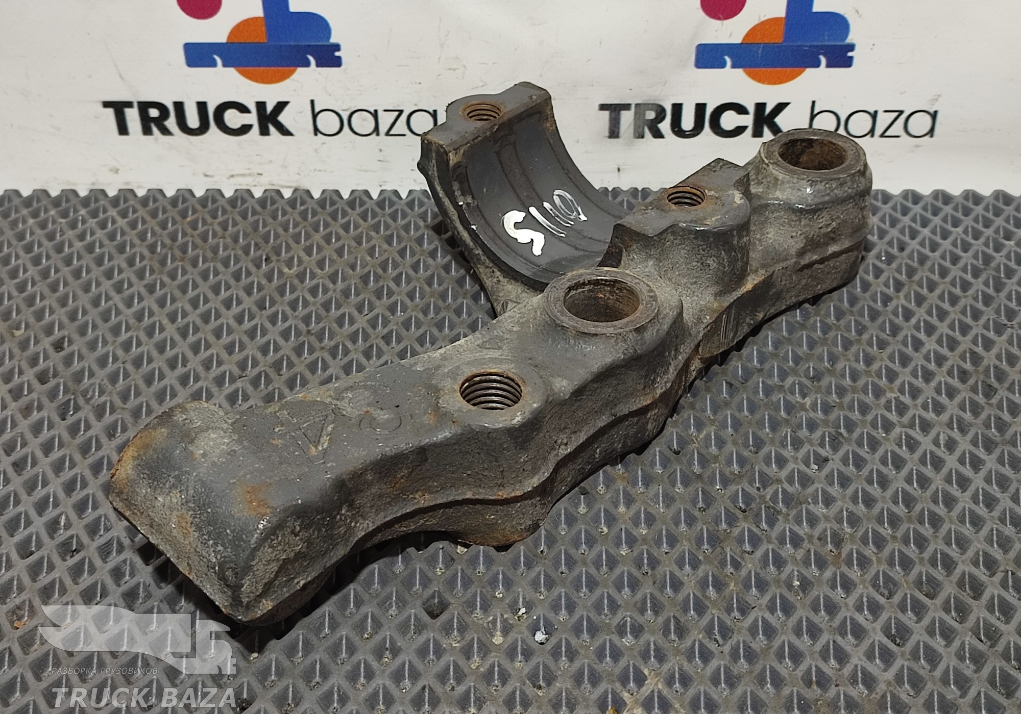 2290934 Кронштейн амортизатора нижний правый