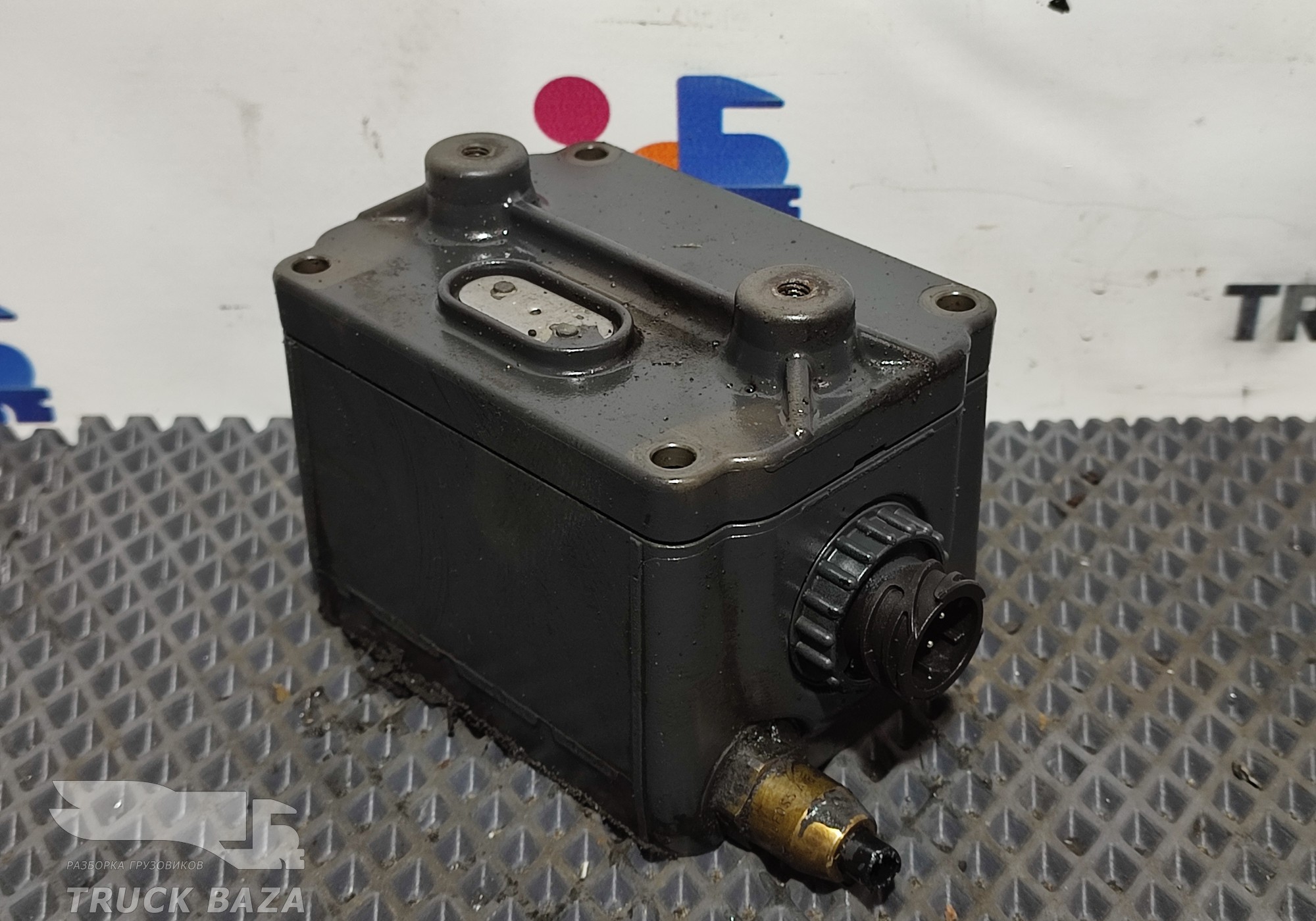 1493769 Блок клапанов КПП