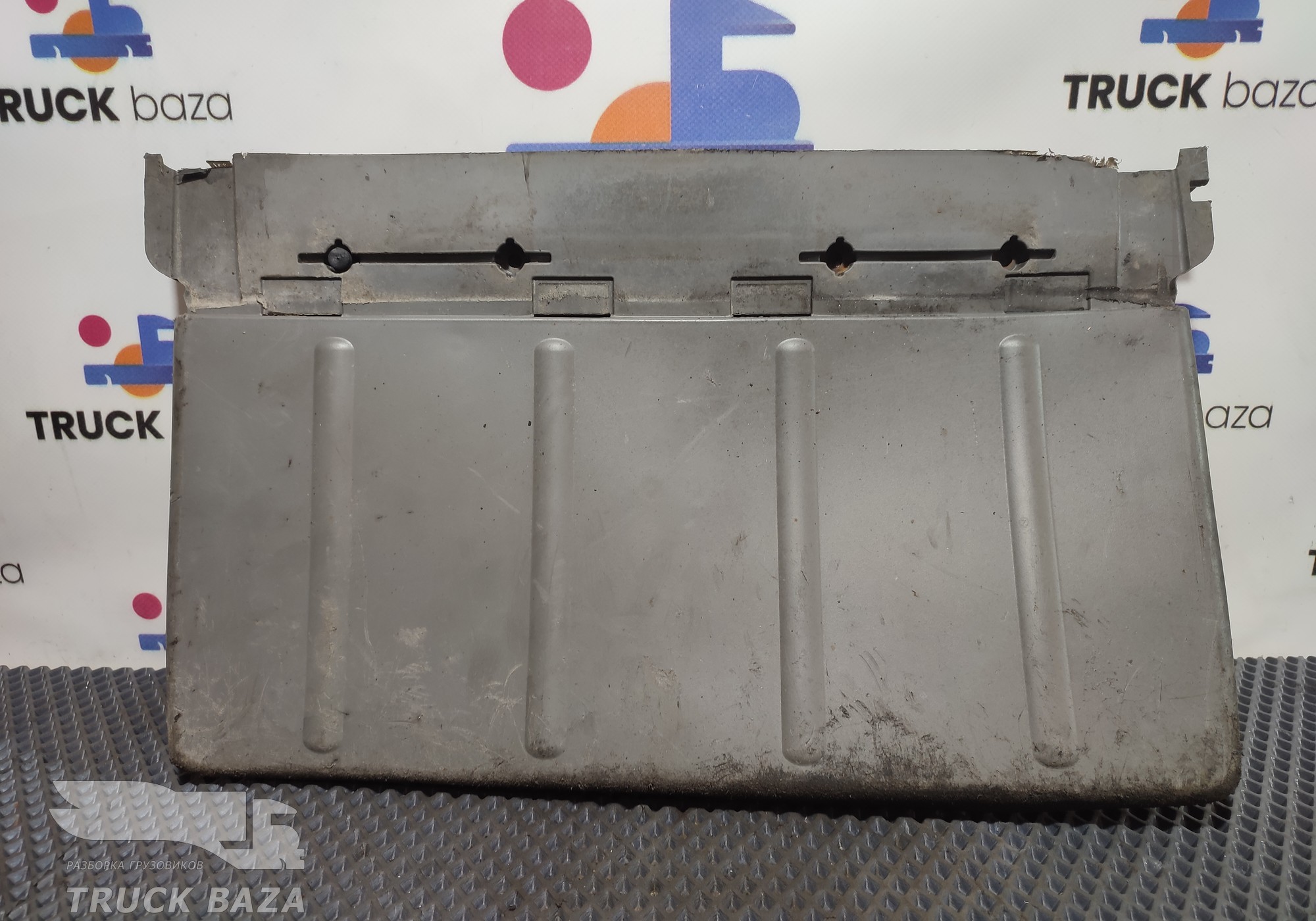 9438810805 Брызговик передний правый для Mercedes-Benz Actros New Actros MP4 (с 2011)