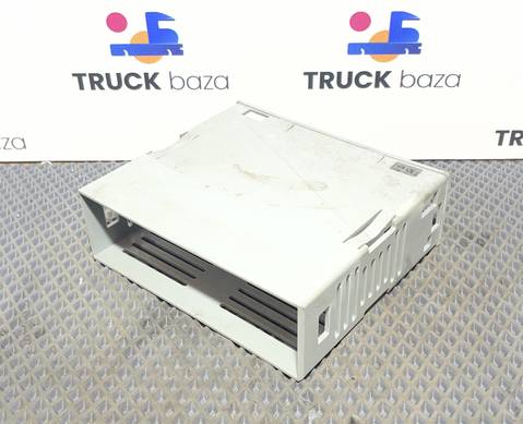 9438400124 Рамка магнитолы для КАМАЗ