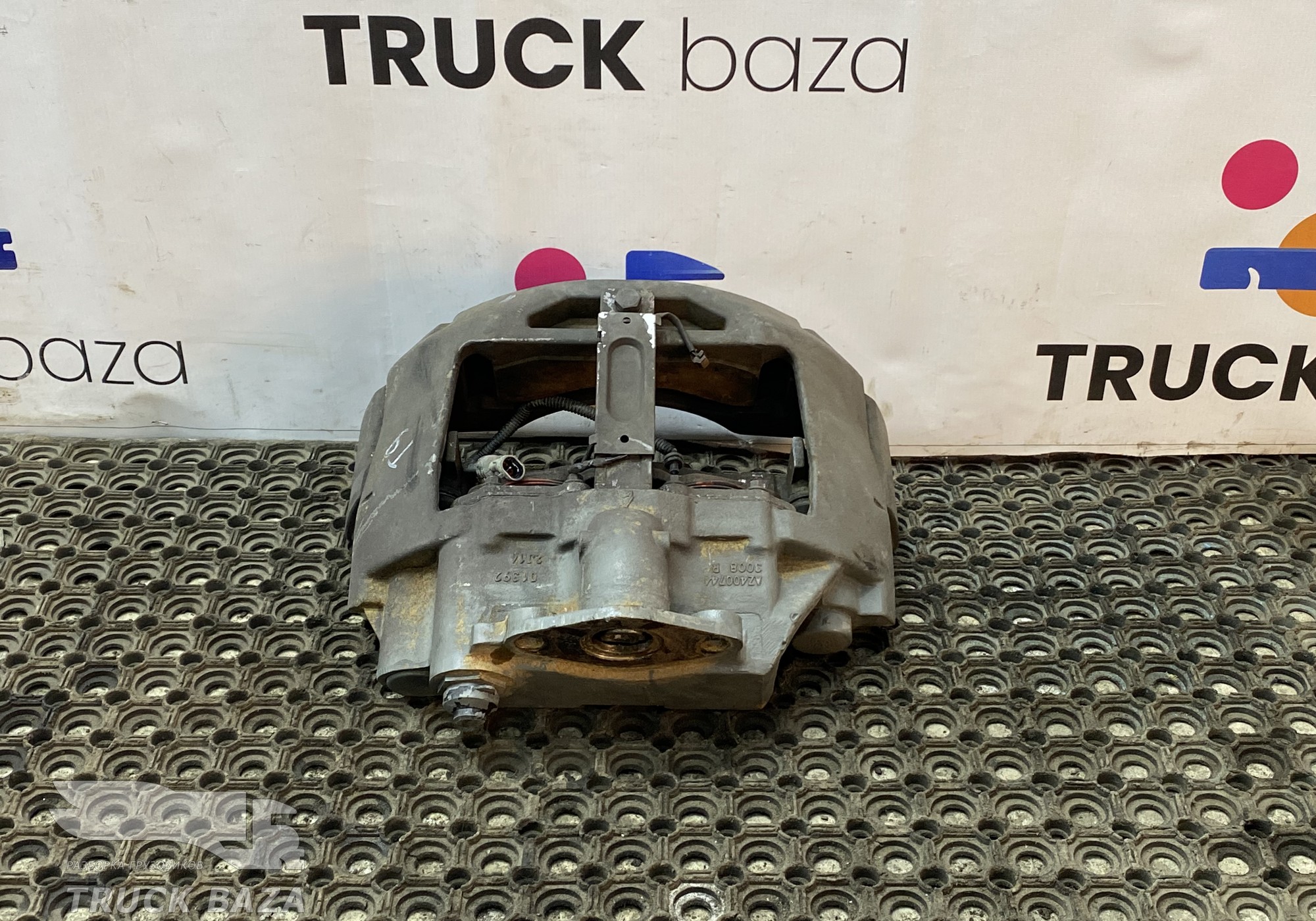 AZ4007443008 Суппорт передний правый для Sinotruk Sitrak C7H