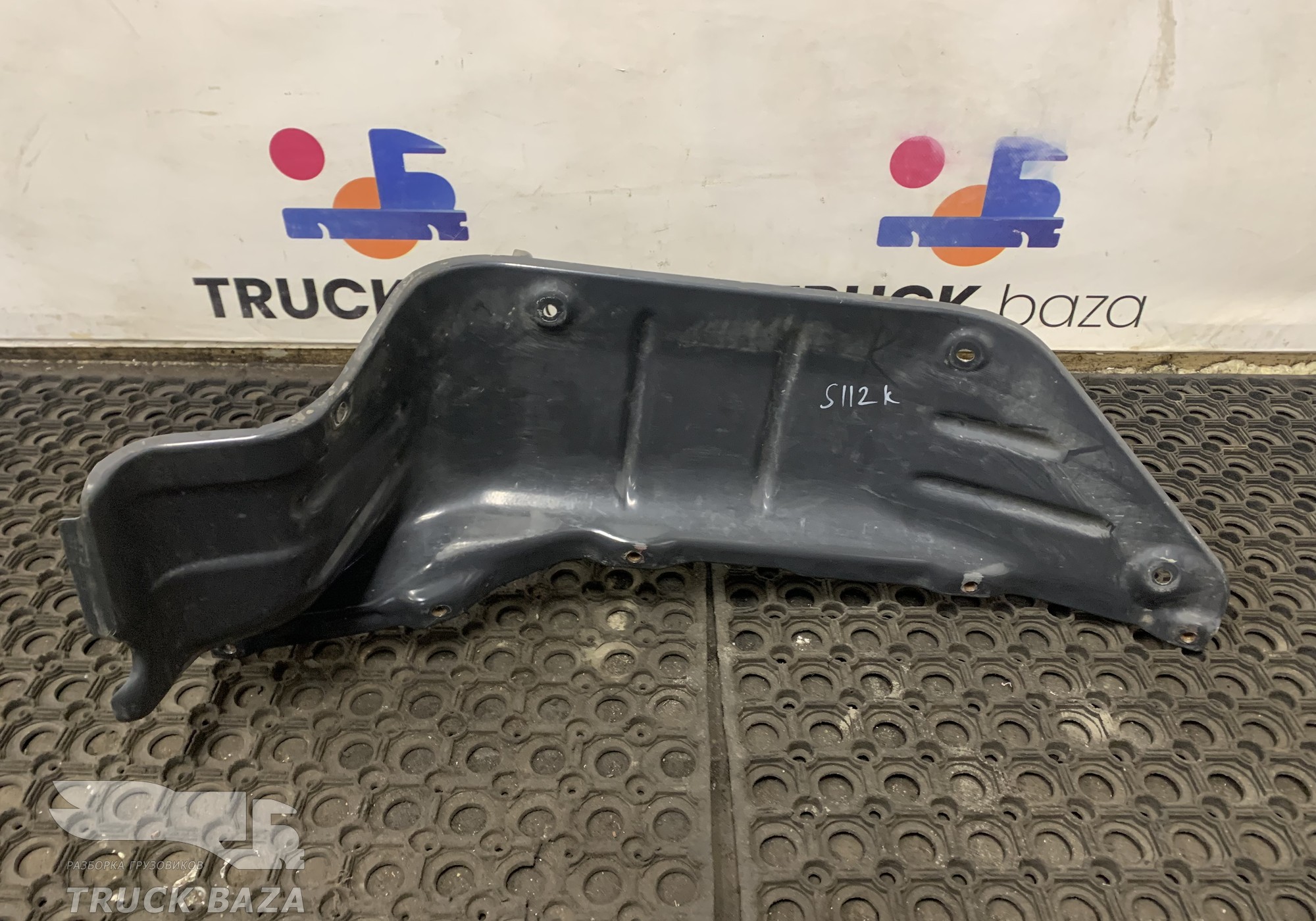 1426110 Кронштейн подножки правой