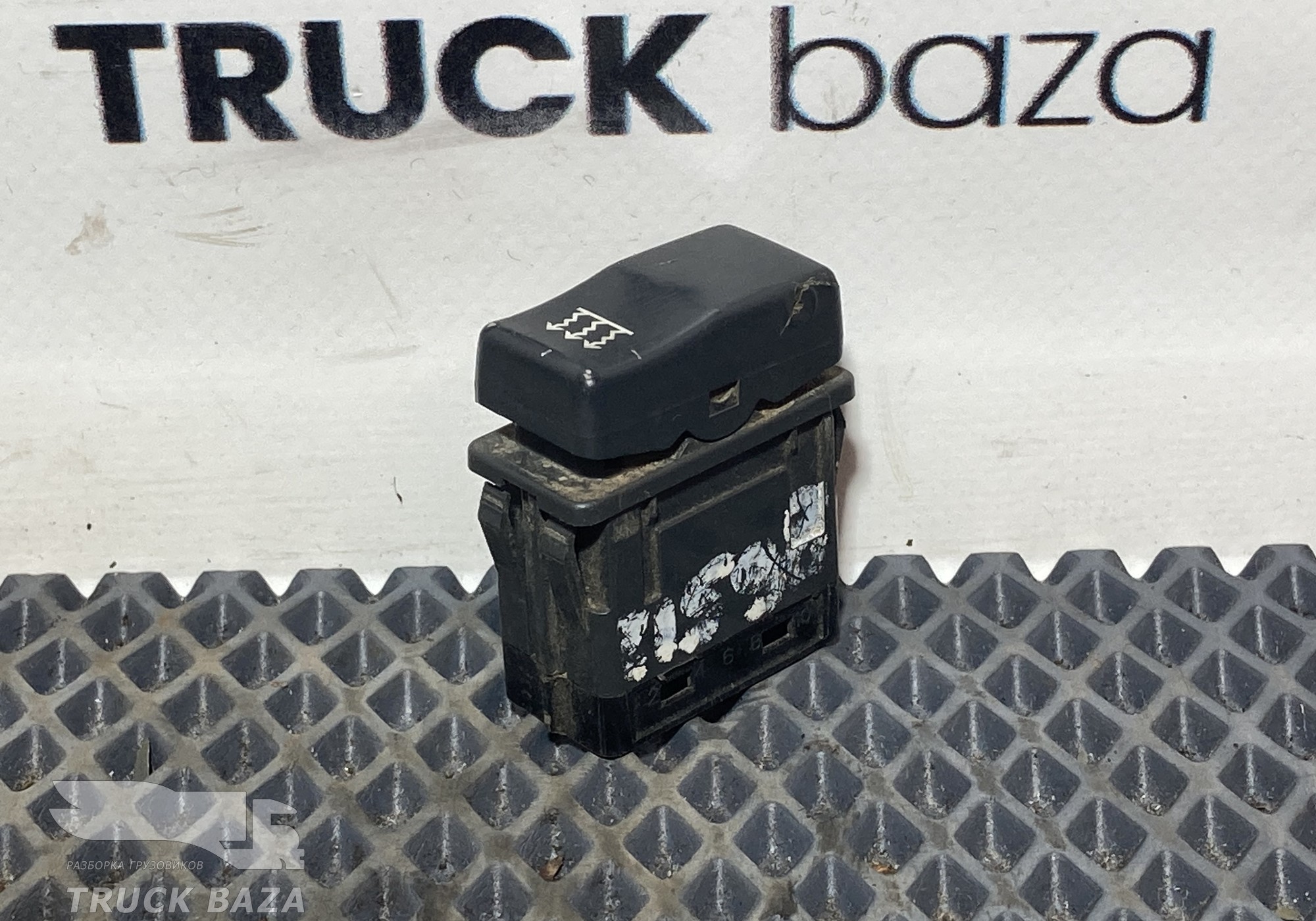 5010589817 Кнопка обогрева для Renault Premium II (с 2005 по 2013)
